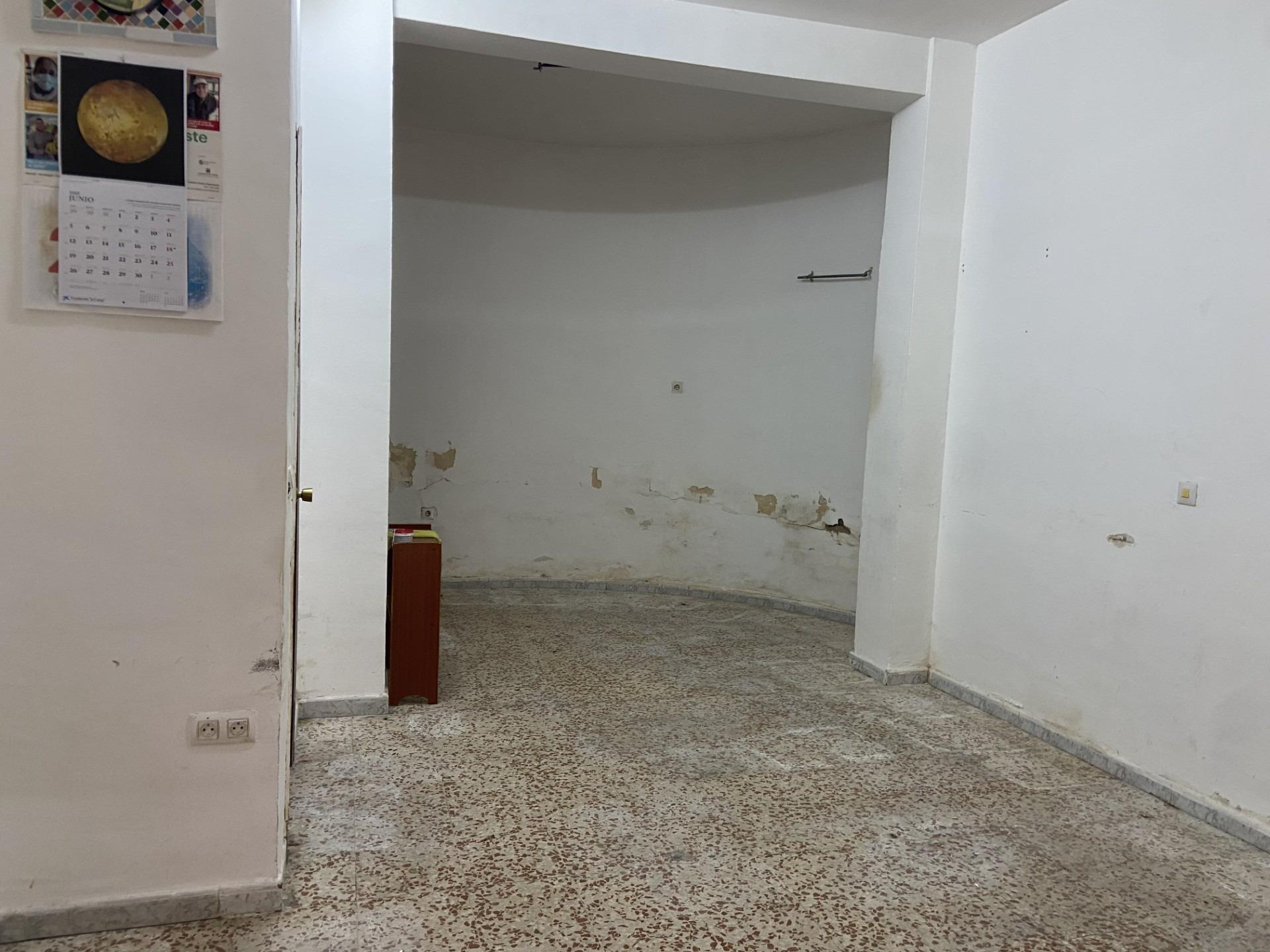 LOCAL COMERCIAL ENTRE AV. BARCELONA Y AV. LIBIA - foto 12