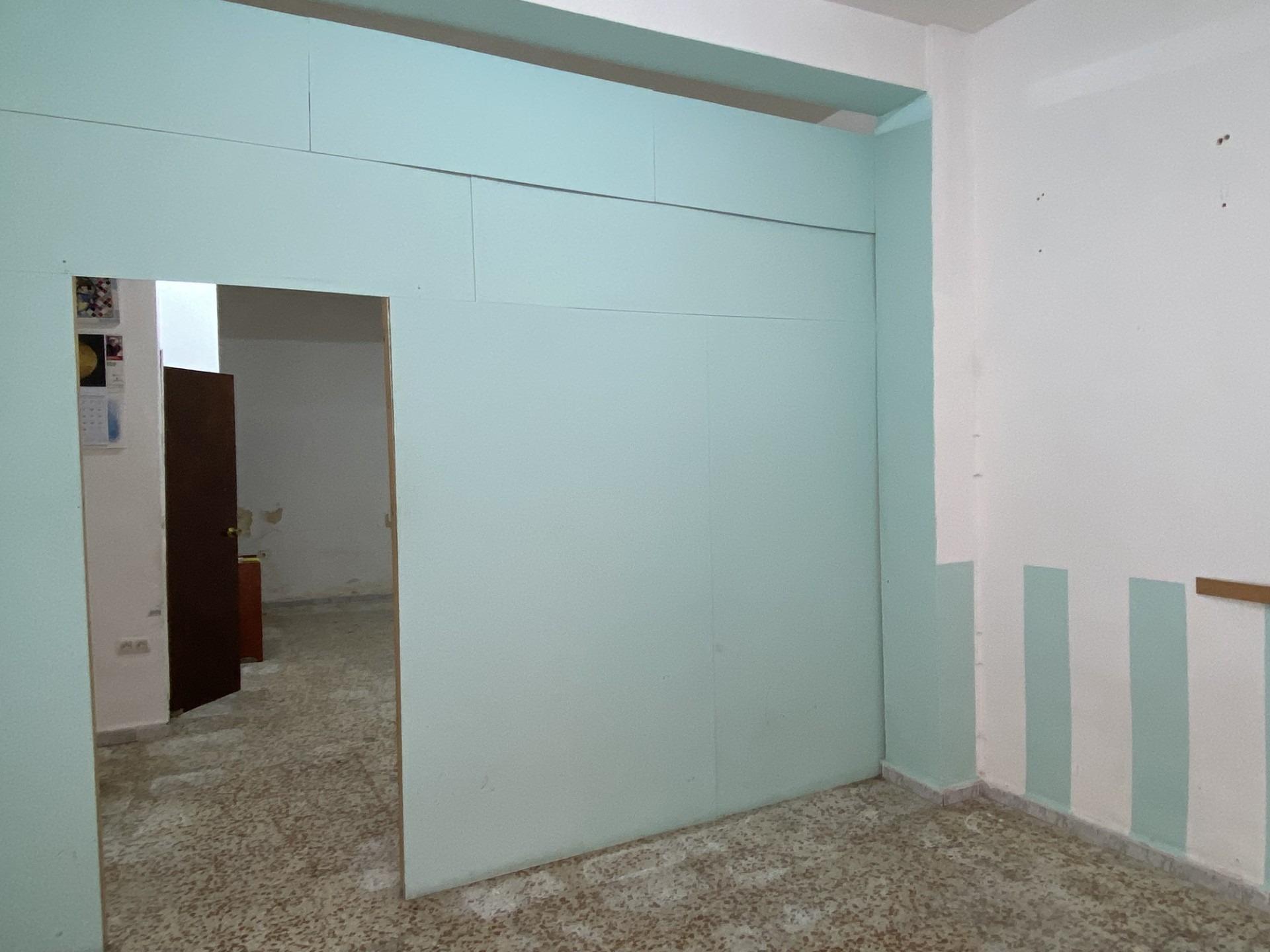 LOCAL COMERCIAL ENTRE AV. BARCELONA Y AV. LIBIA - foto 3
