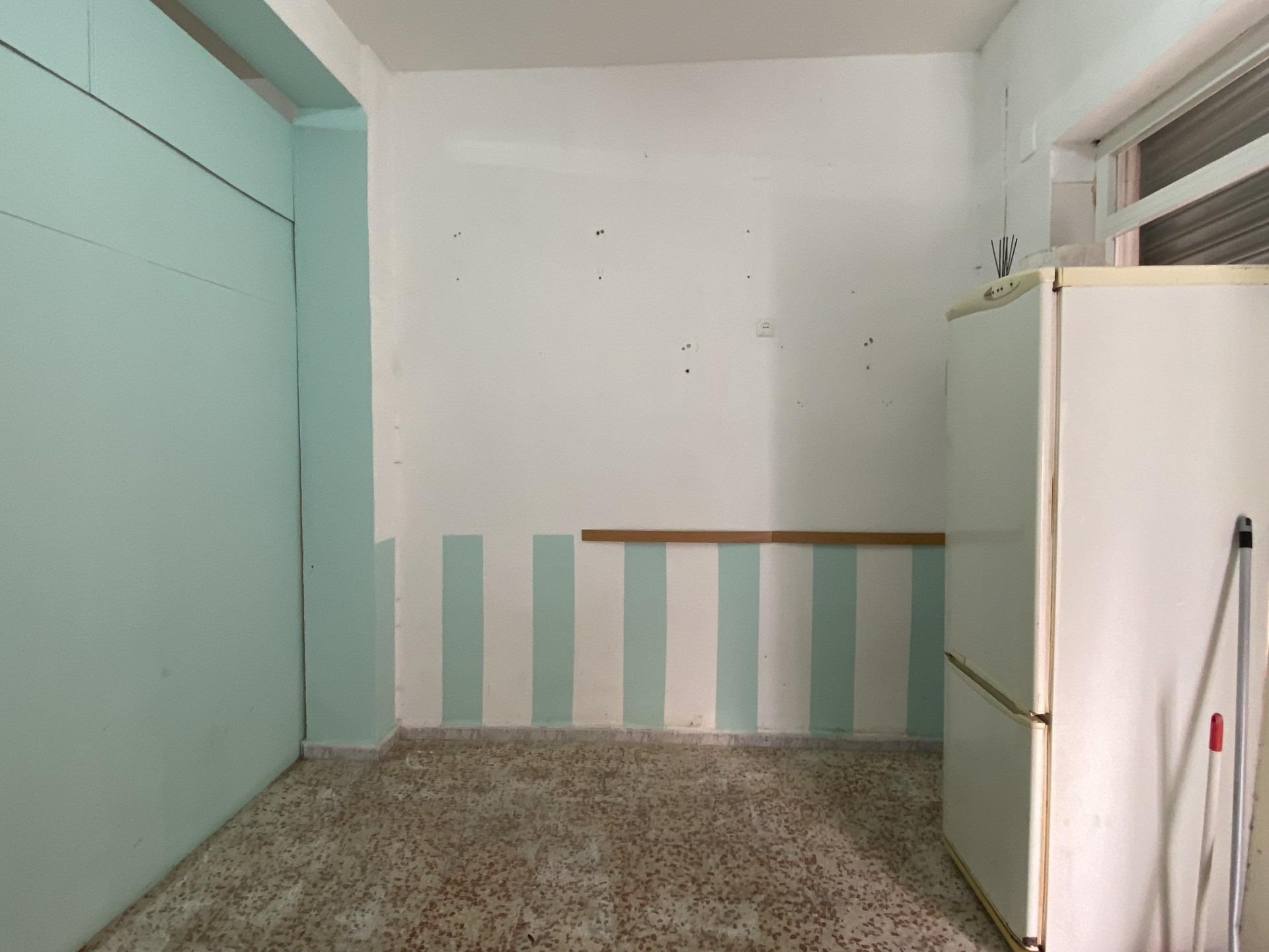 LOCAL COMERCIAL ENTRE AV. BARCELONA Y AV. LIBIA - foto 4