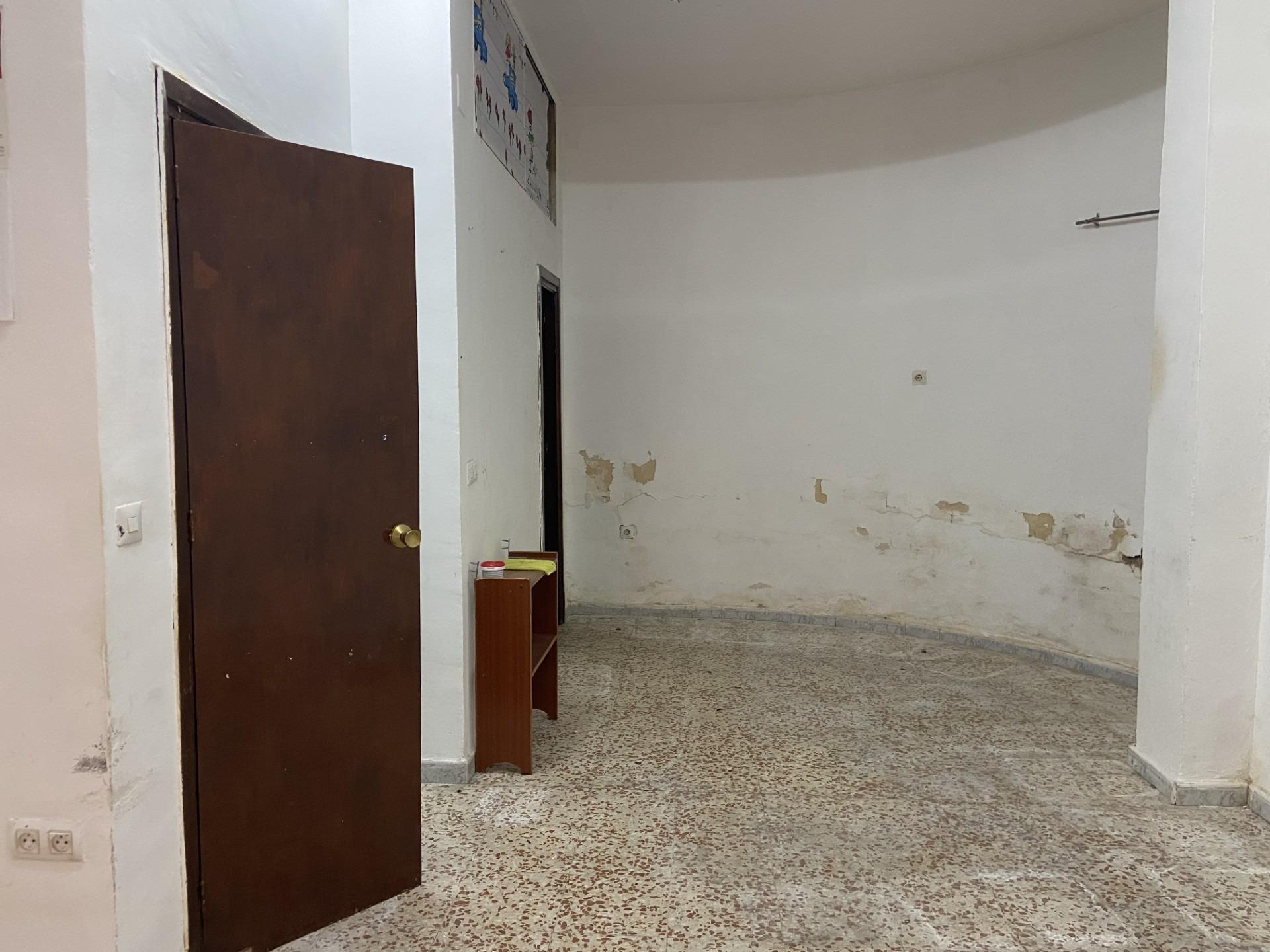 LOCAL COMERCIAL ENTRE AV. BARCELONA Y AV. LIBIA - foto 5