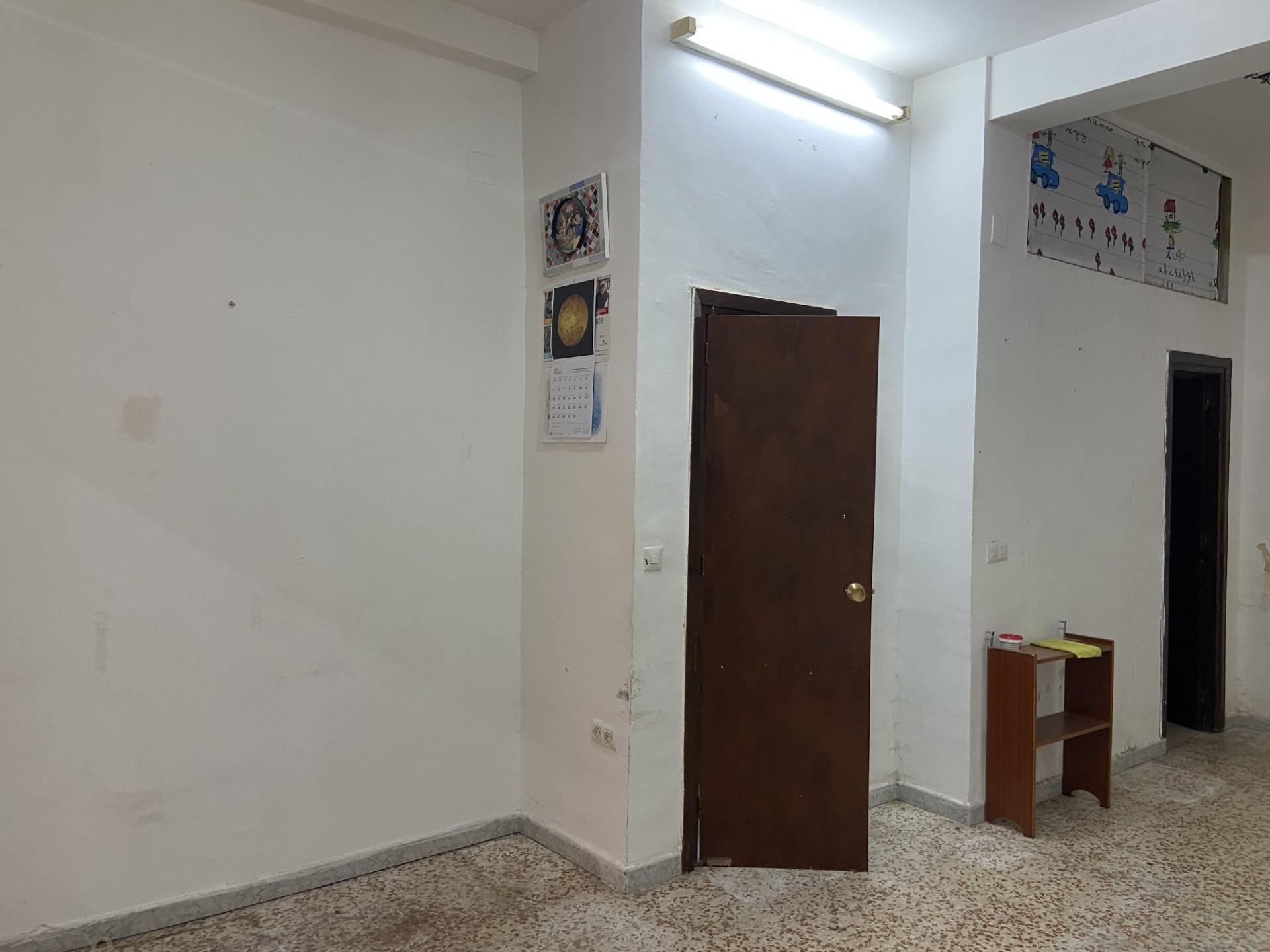 LOCAL COMERCIAL ENTRE AV. BARCELONA Y AV. LIBIA - foto 6