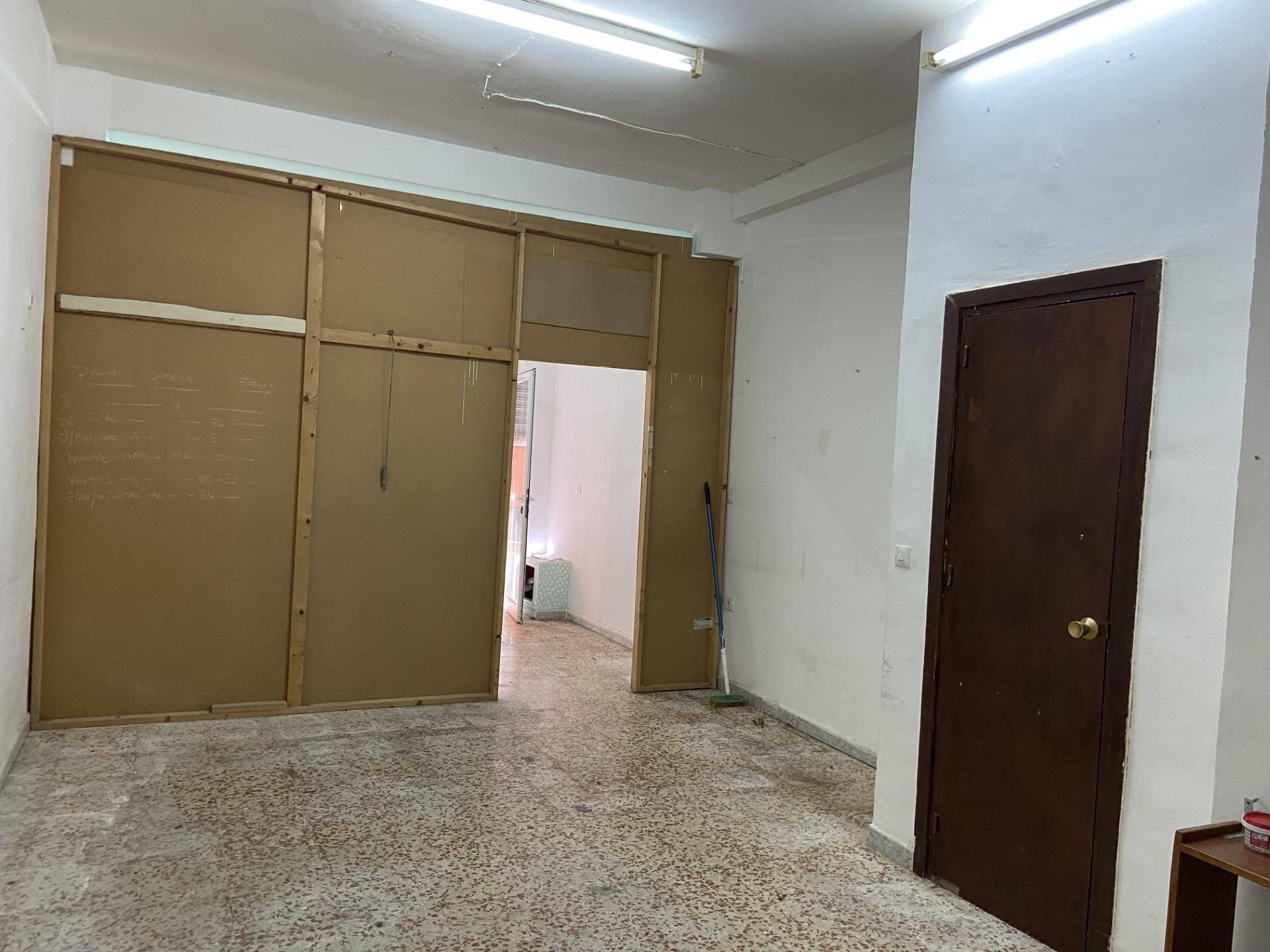 LOCAL COMERCIAL ENTRE AV. BARCELONA Y AV. LIBIA - foto 10