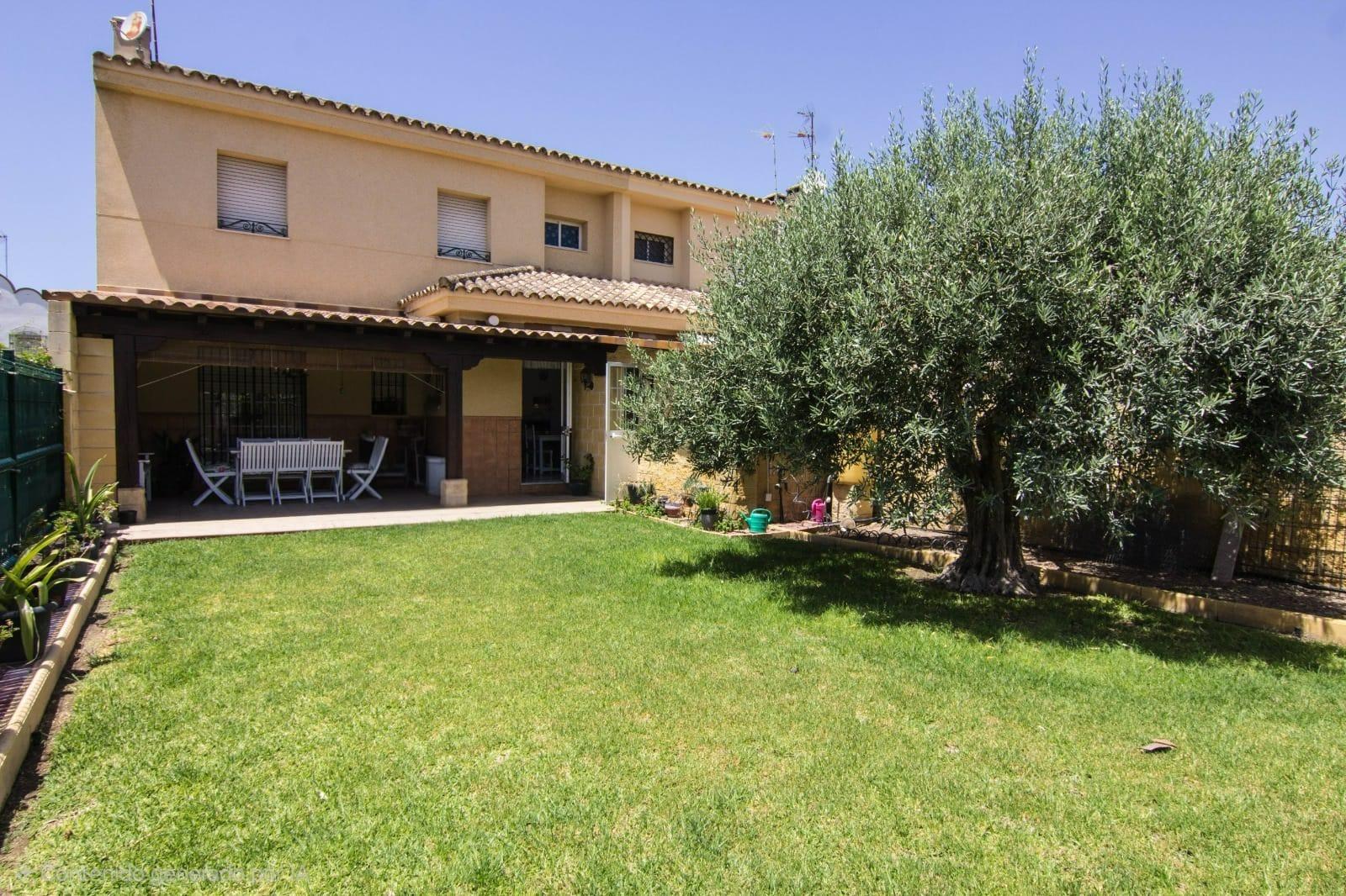 Chalet adosado en El Altillo con amplios jardines y sótano - foto 2