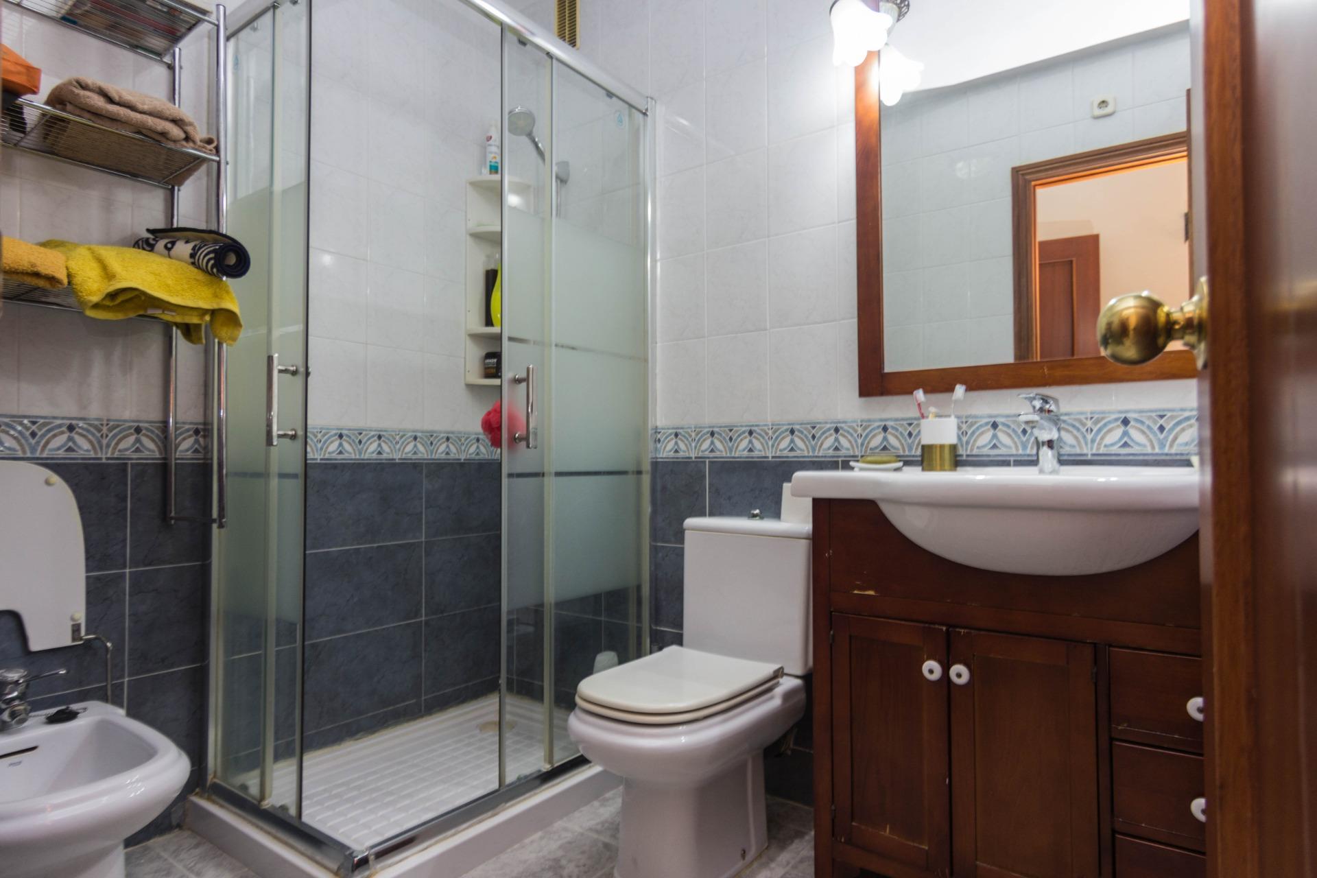 Chalet adosado en El Altillo con amplios jardines y sótano - foto 12