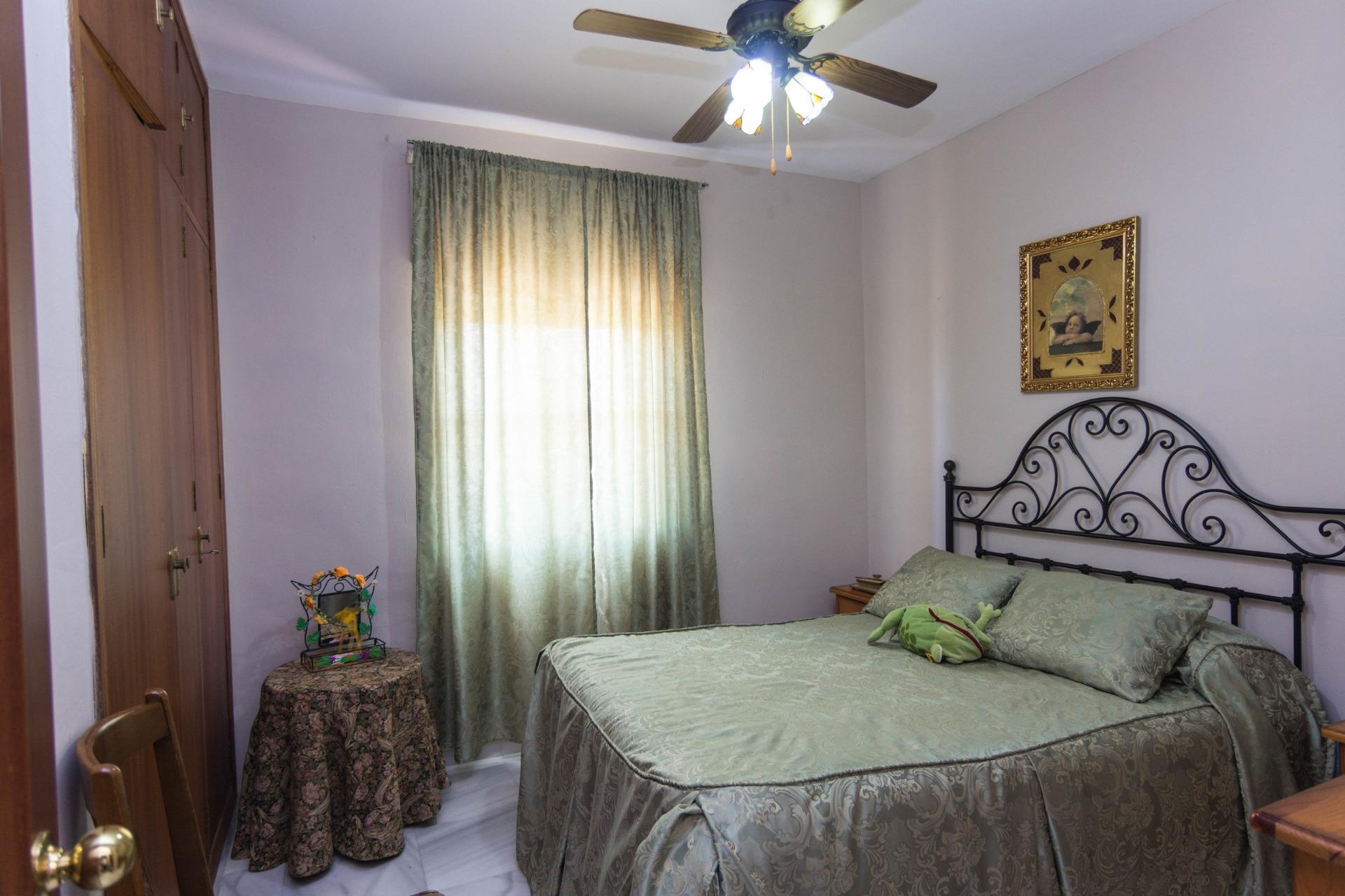 Chalet adosado en El Altillo con amplios jardines y sótano - foto 14
