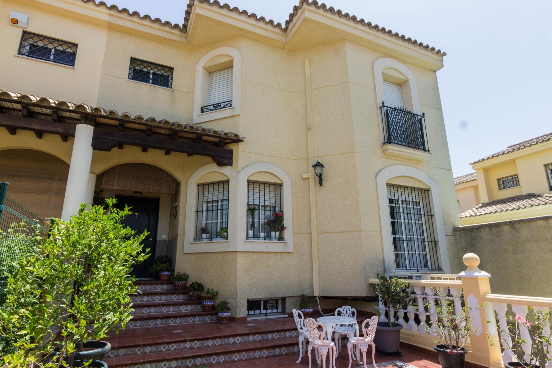 Chalet adosado en El Altillo con amplios jardines y sótano - foto 19