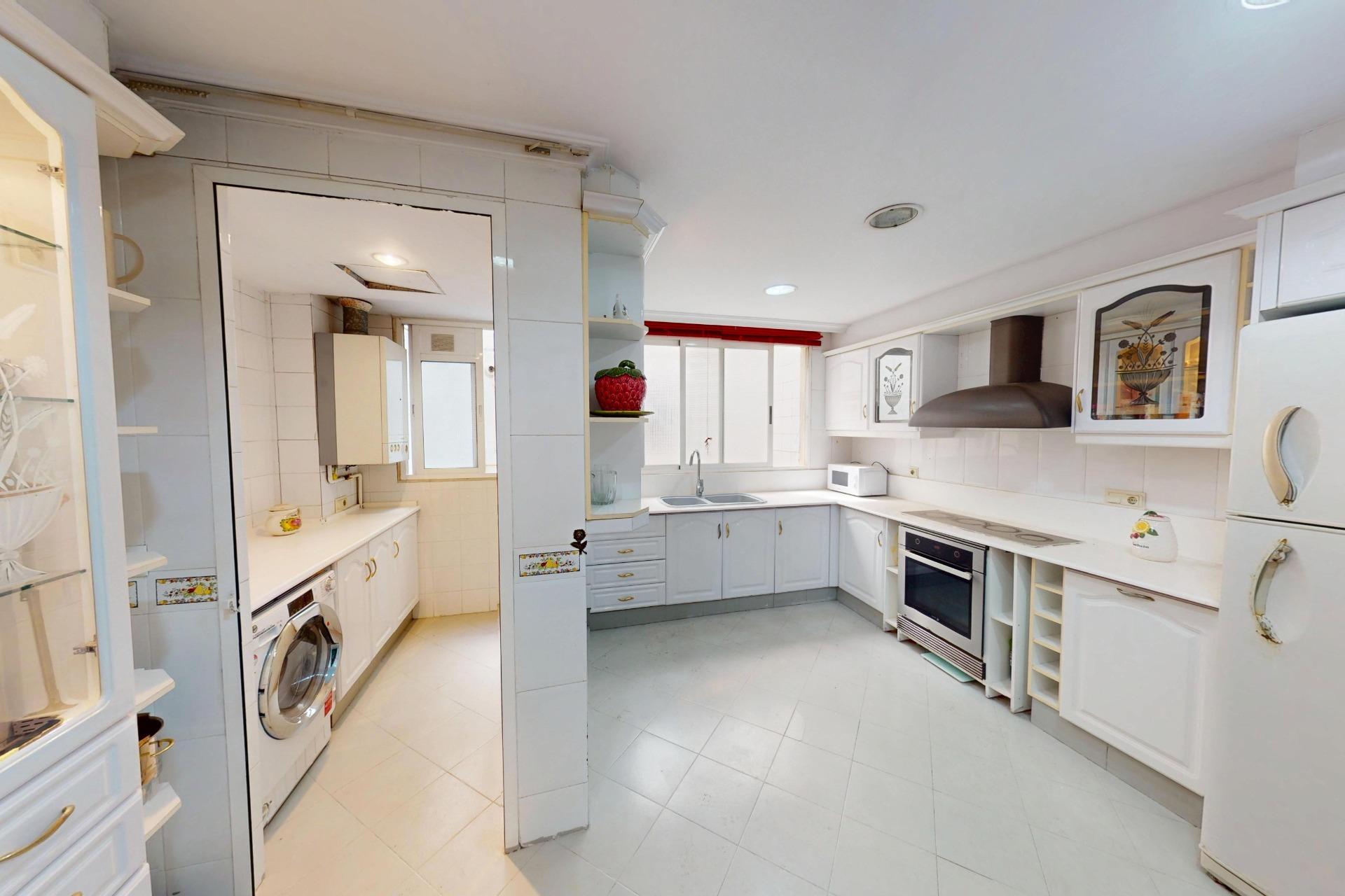 AMPLIA Y LUMINOSA VIVIENDA DE 155 METROS CON 4 habitaciones - foto 4