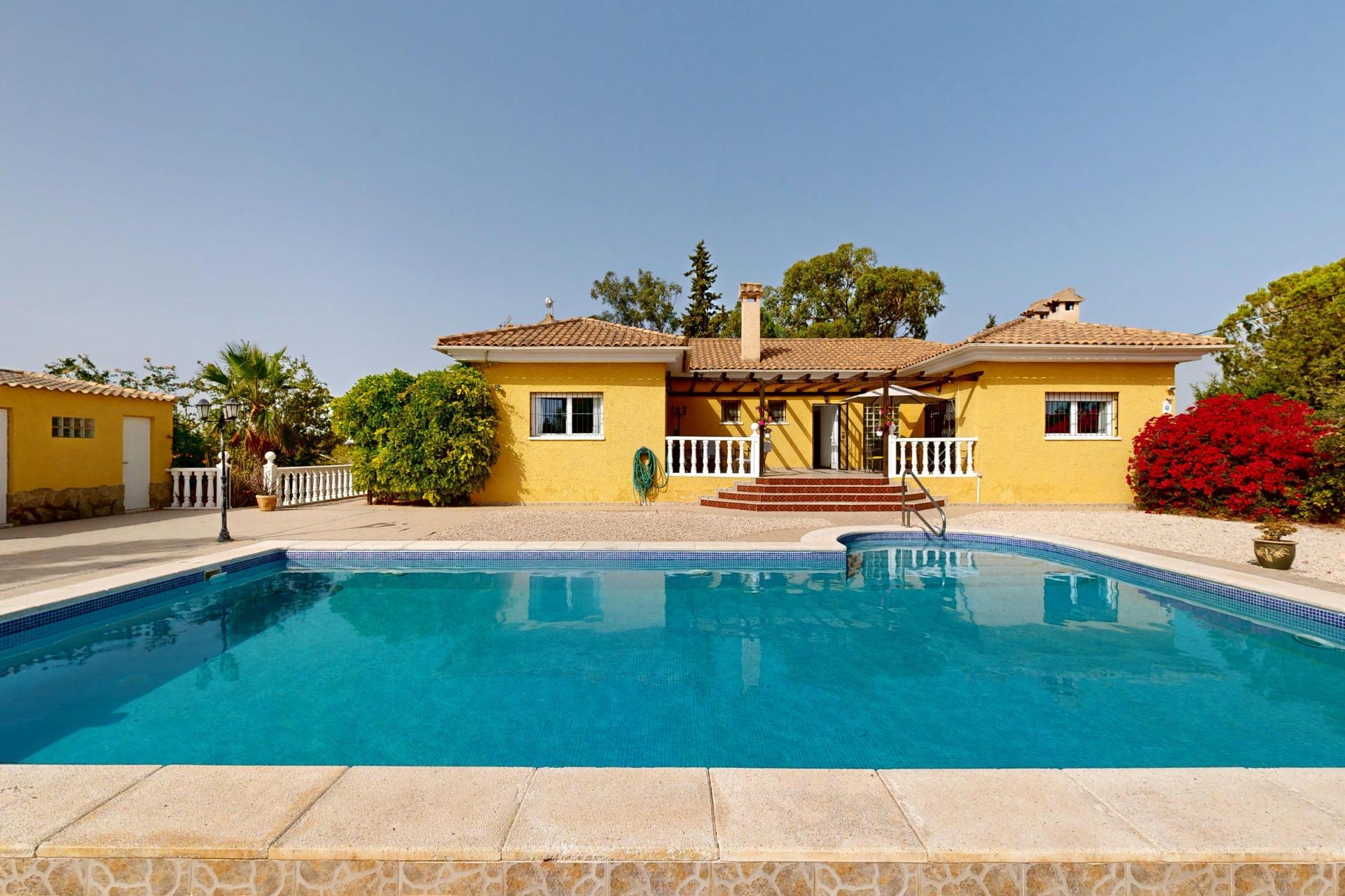 FINCA EXCLUSIVA de casi 8.000 m2 y 540 m2 construidos en Val