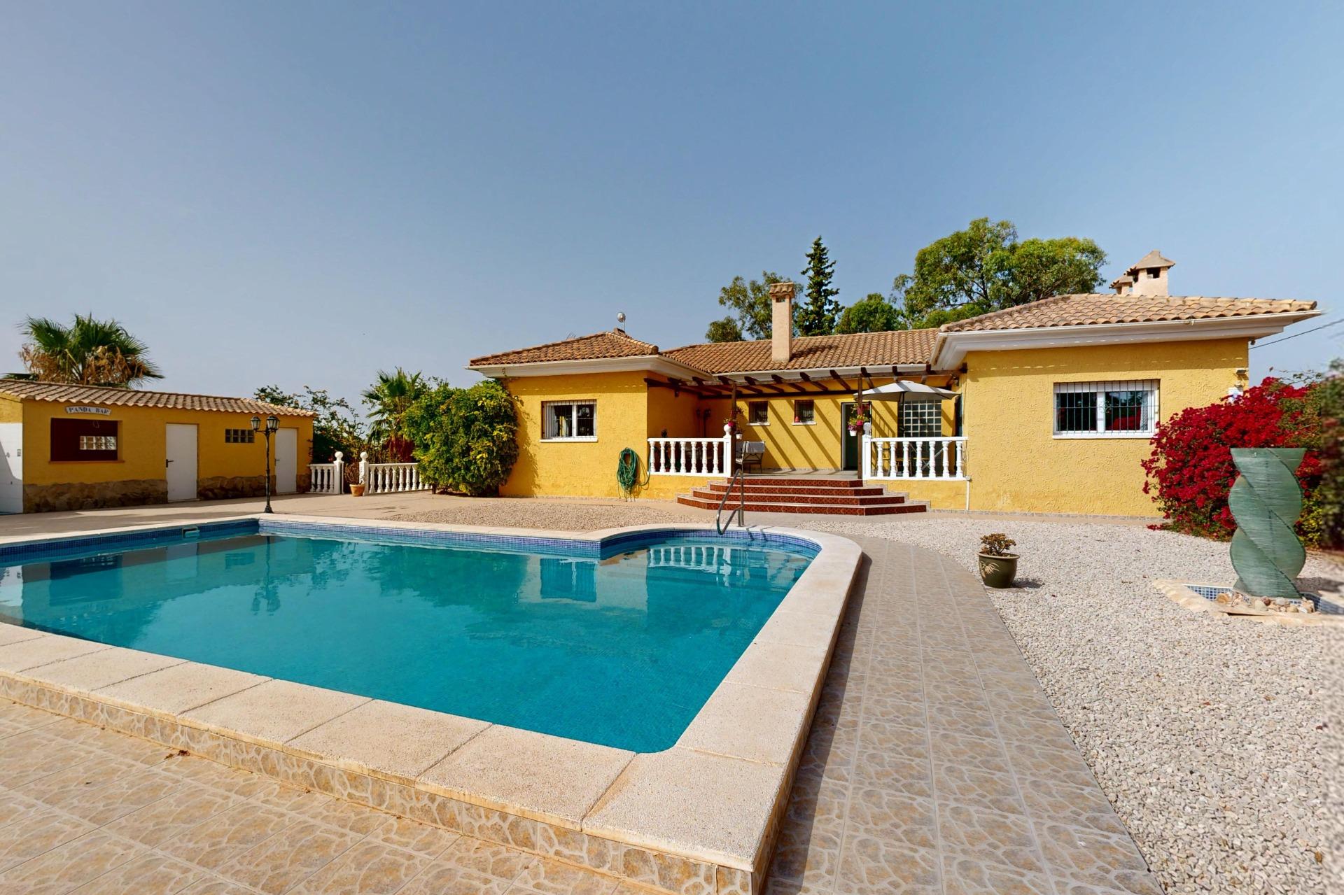 FINCA EXCLUSIVA de casi 8.000 m2 y 540 m2 construidos en Val - foto 2