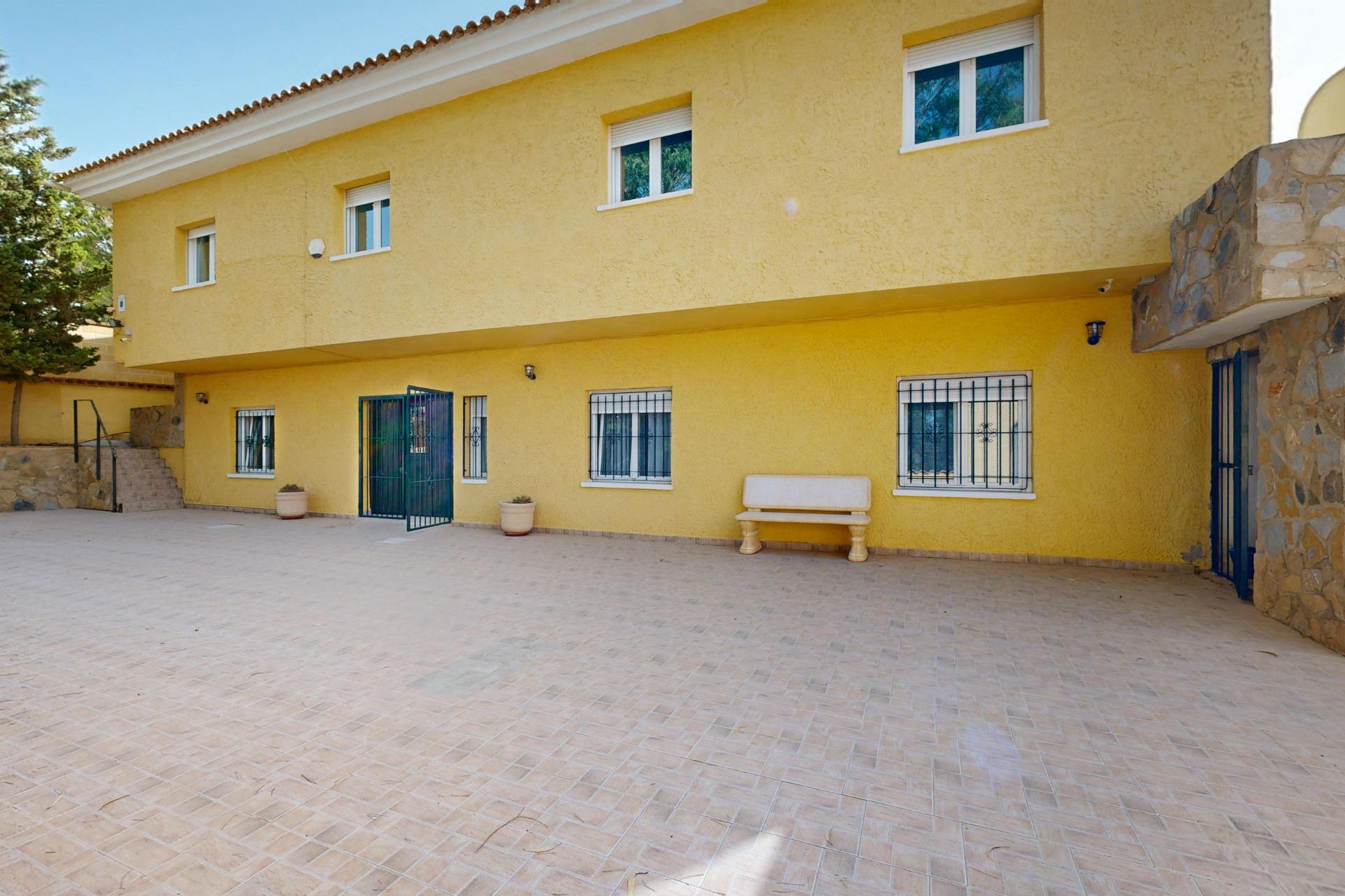FINCA EXCLUSIVA de casi 8.000 m2 y 540 m2 construidos en Val - foto 14