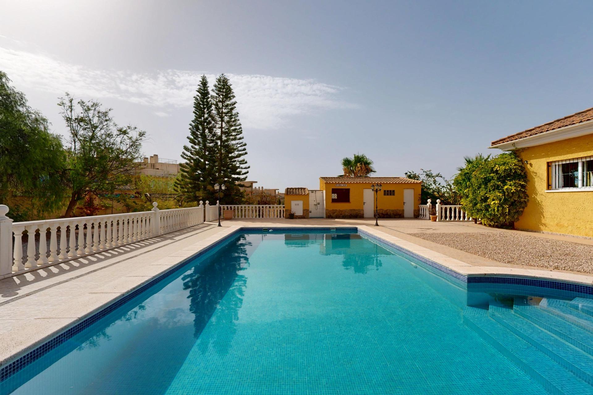 FINCA EXCLUSIVA de casi 8.000 m2 y 540 m2 construidos en Val - foto 3