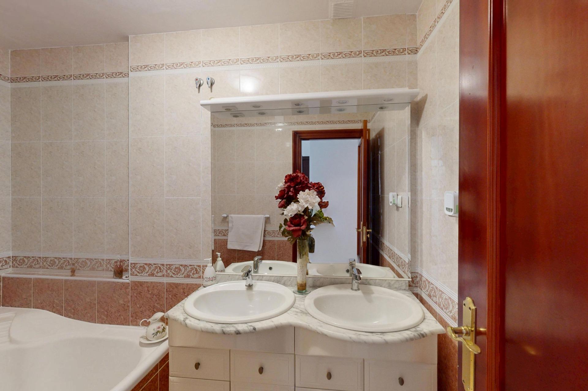 FINCA EXCLUSIVA de casi 8.000 m2 y 540 m2 construidos en Val - foto 32