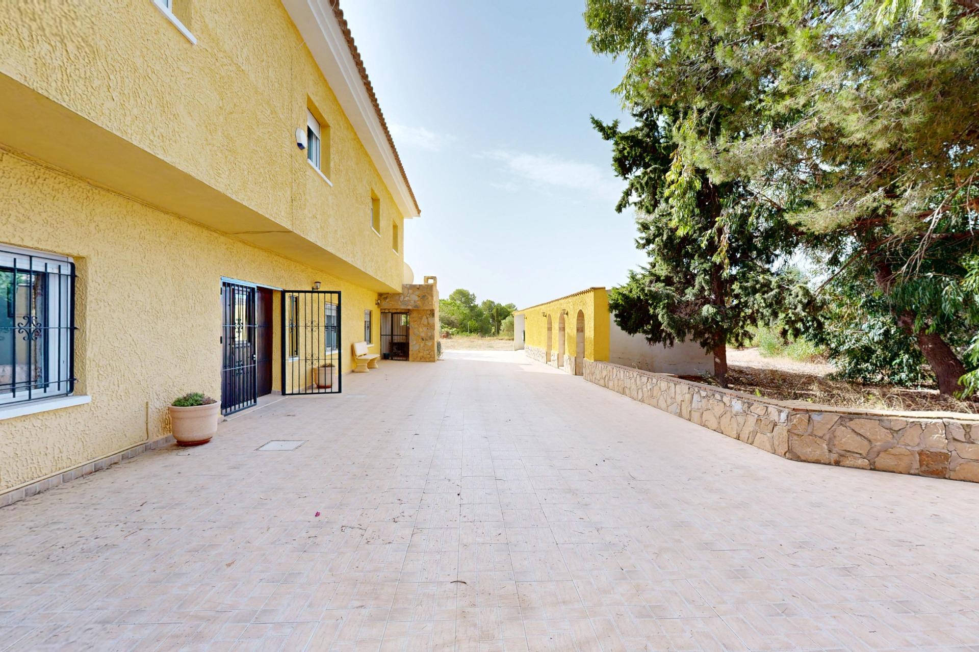 FINCA EXCLUSIVA de casi 8.000 m2 y 540 m2 construidos en Val - foto 5