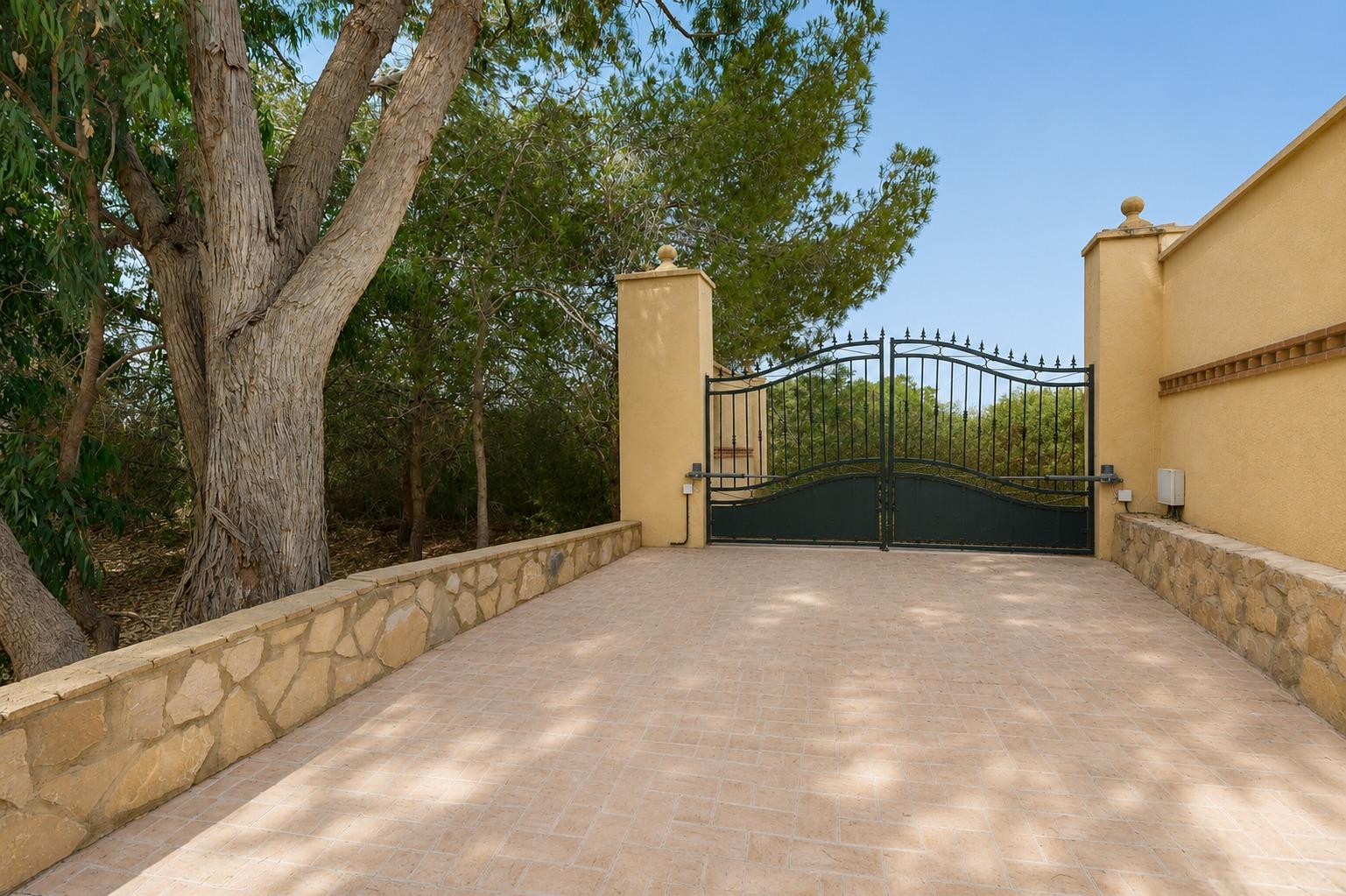 FINCA EXCLUSIVA de casi 8.000 m2 y 540 m2 construidos en Val - foto 6