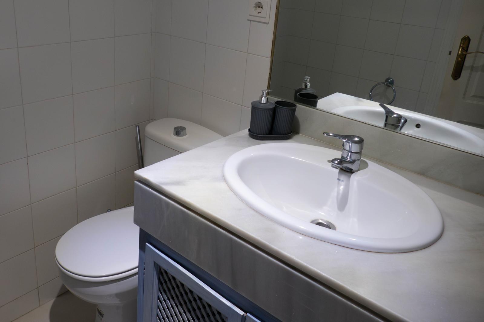 CHOLLO!!! Apartamento de 125 m2 de 3 dormitorios y dos baños - foto 17