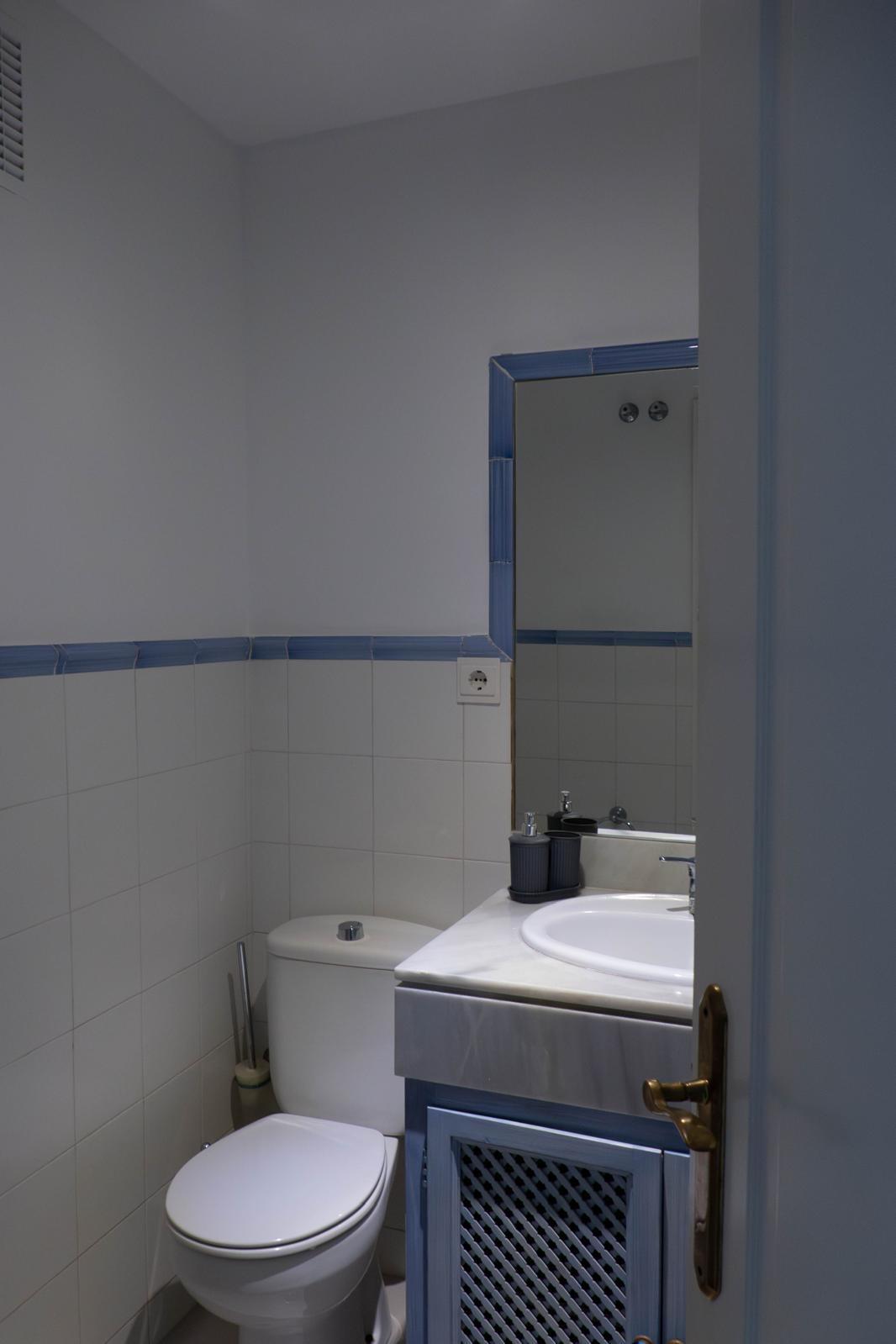 CHOLLO!!! Apartamento de 125 m2 de 3 dormitorios y dos baños - foto 18
