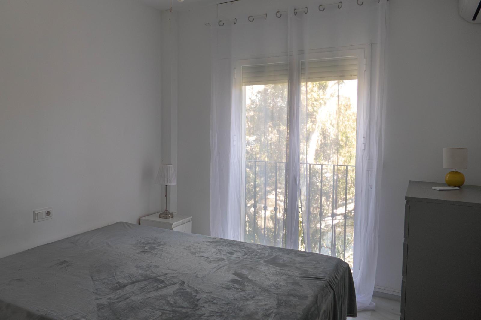 CHOLLO!!! Apartamento de 125 m2 de 3 dormitorios y dos baños - foto 25