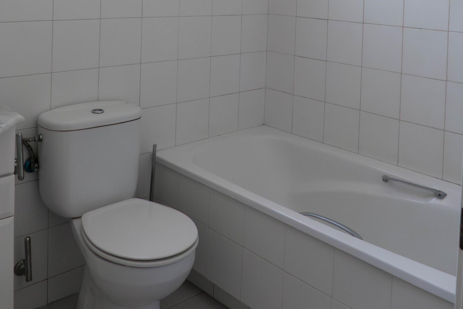 CHOLLO!!! Apartamento de 125 m2 de 3 dormitorios y dos baños - foto 31