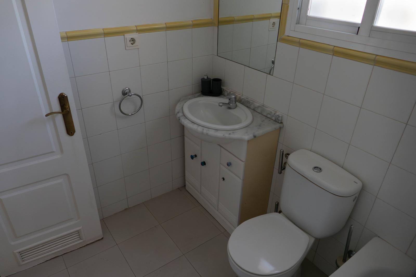CHOLLO!!! Apartamento de 125 m2 de 3 dormitorios y dos baños - foto 33