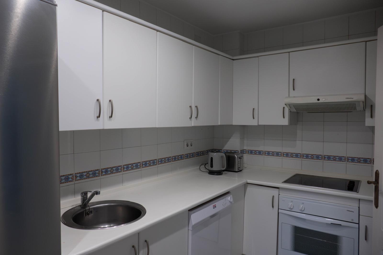 CHOLLO!!! Apartamento de 125 m2 de 3 dormitorios y dos baños - foto 36