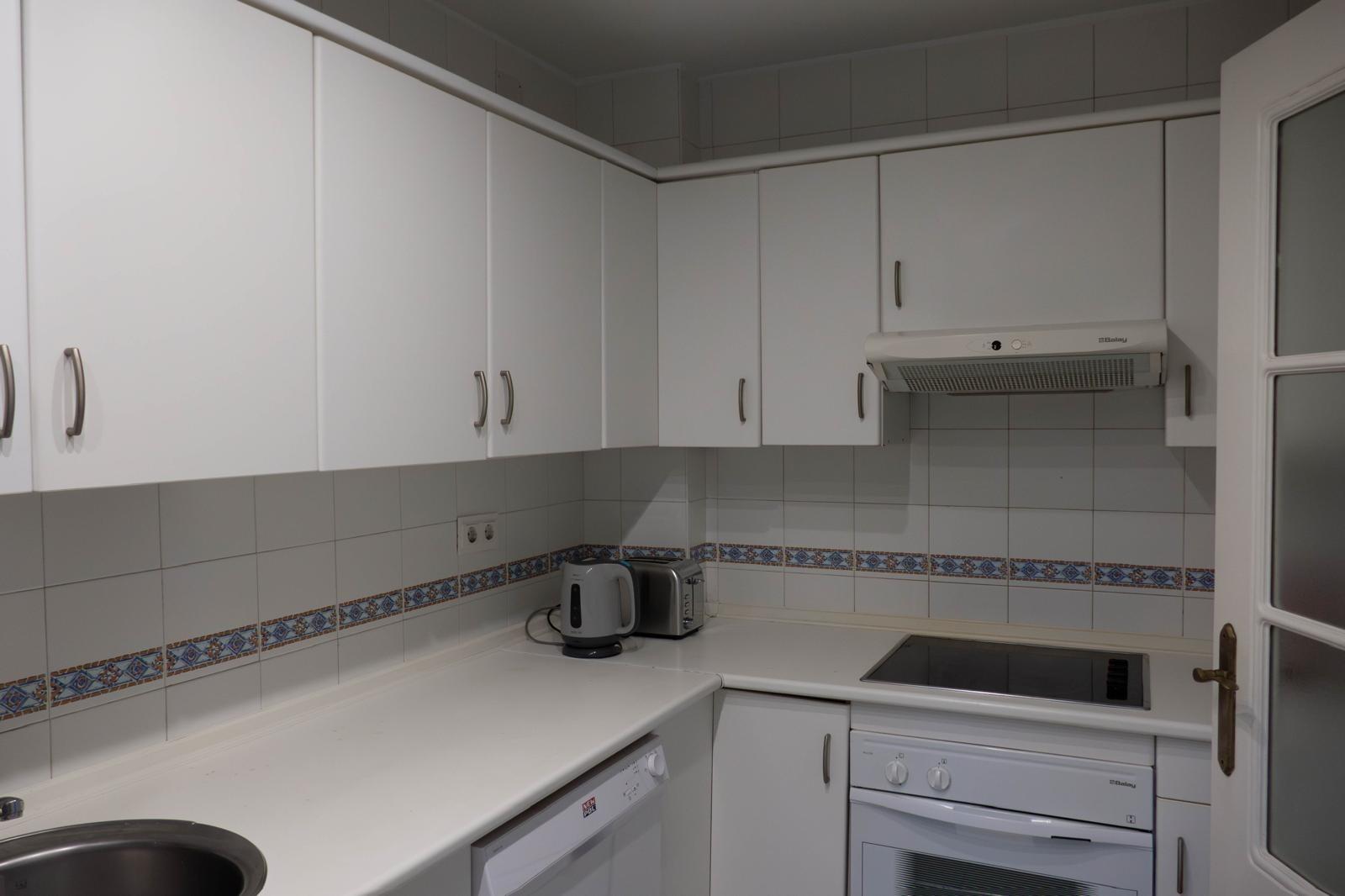 CHOLLO!!! Apartamento de 125 m2 de 3 dormitorios y dos baños - foto 39