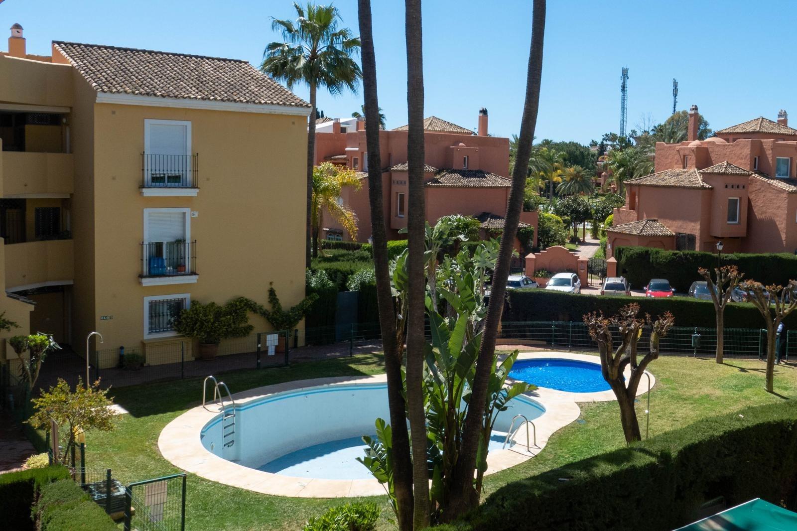 CHOLLO!!! Apartamento de 125 m2 de 3 dormitorios y dos baños - foto 10