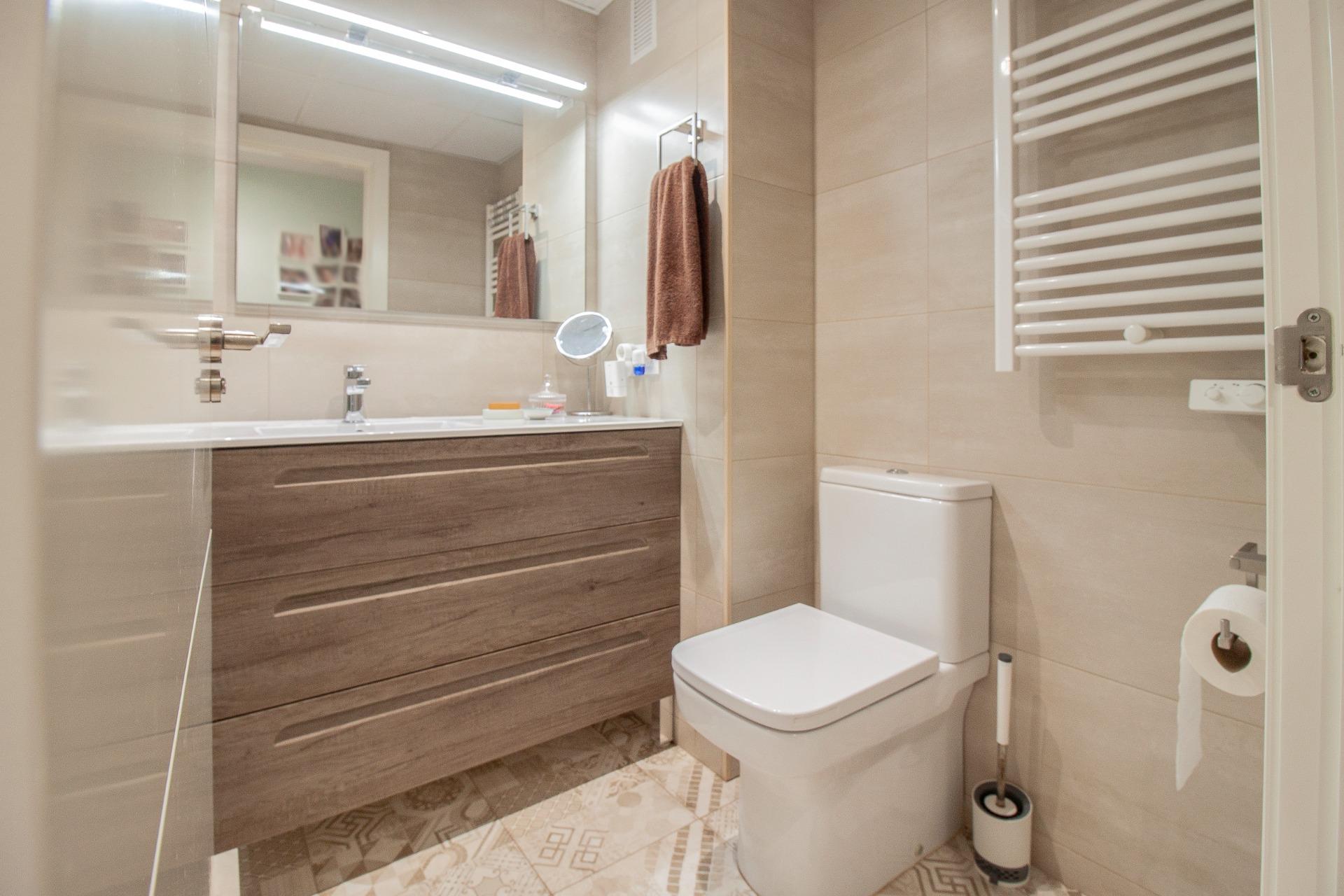 Exclusivo piso reformado con piscina y garaje en Sevilla Est - foto 27