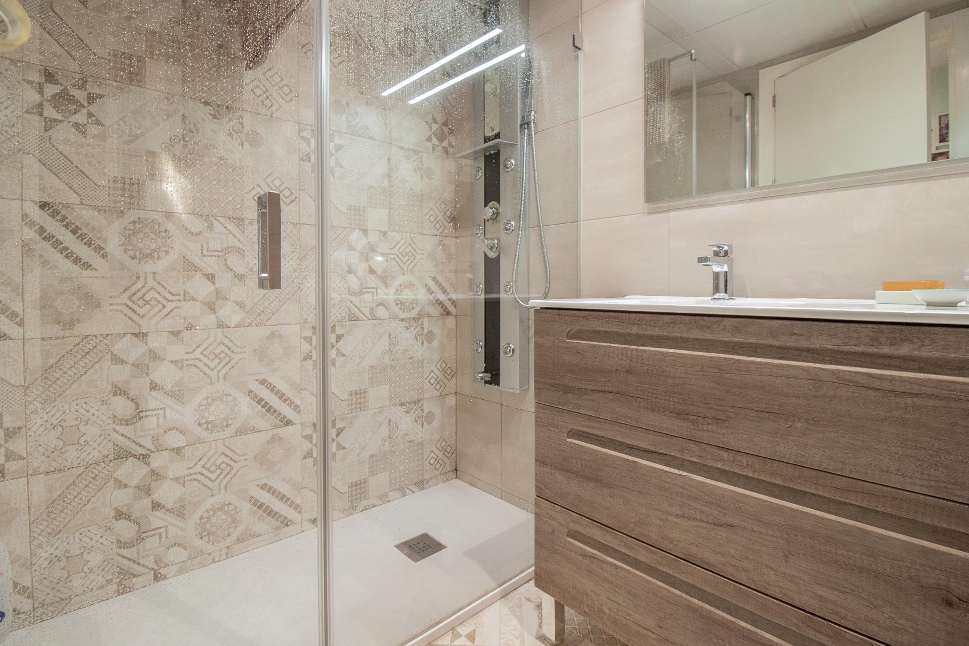 Exclusivo piso reformado con piscina y garaje en Sevilla Est - foto 28