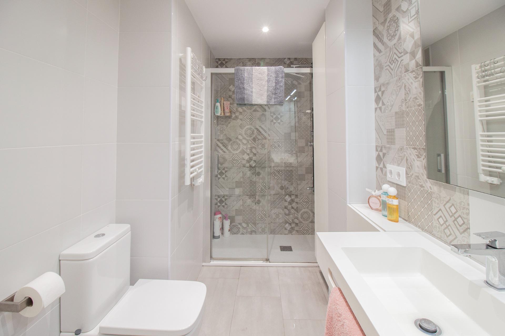 Exclusivo piso reformado con piscina y garaje en Sevilla Est - foto 38