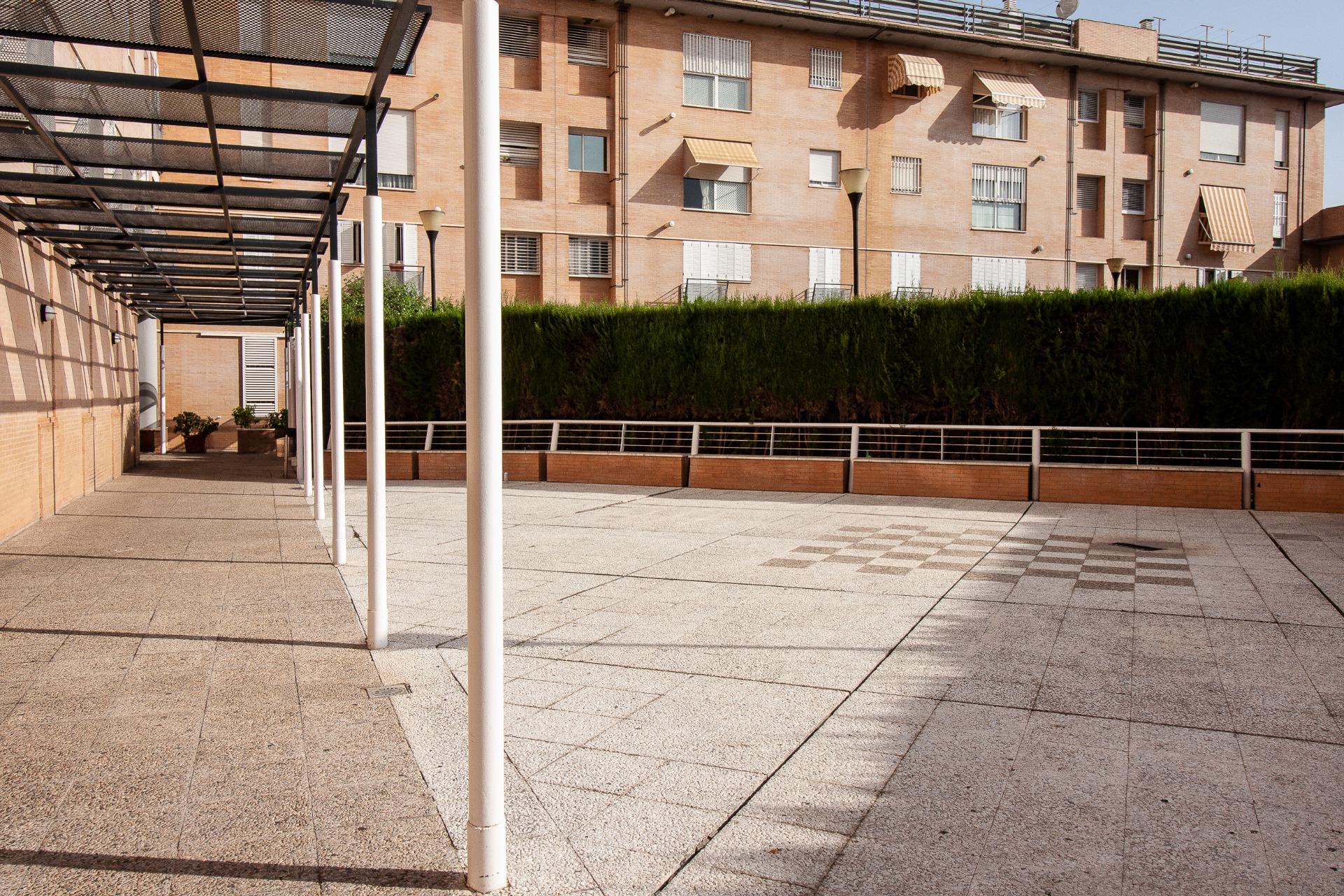 Exclusivo piso reformado con piscina y garaje en Sevilla Est - foto 43