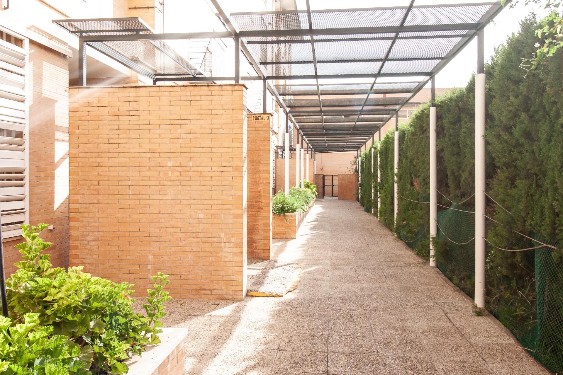 Exclusivo piso reformado con piscina y garaje en Sevilla Est - foto 45