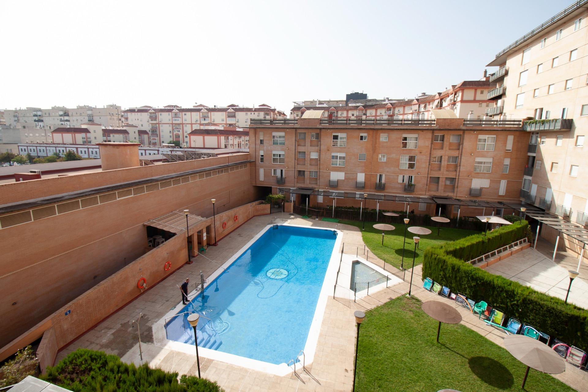 Exclusivo piso reformado con piscina y garaje en Sevilla Est - foto 46