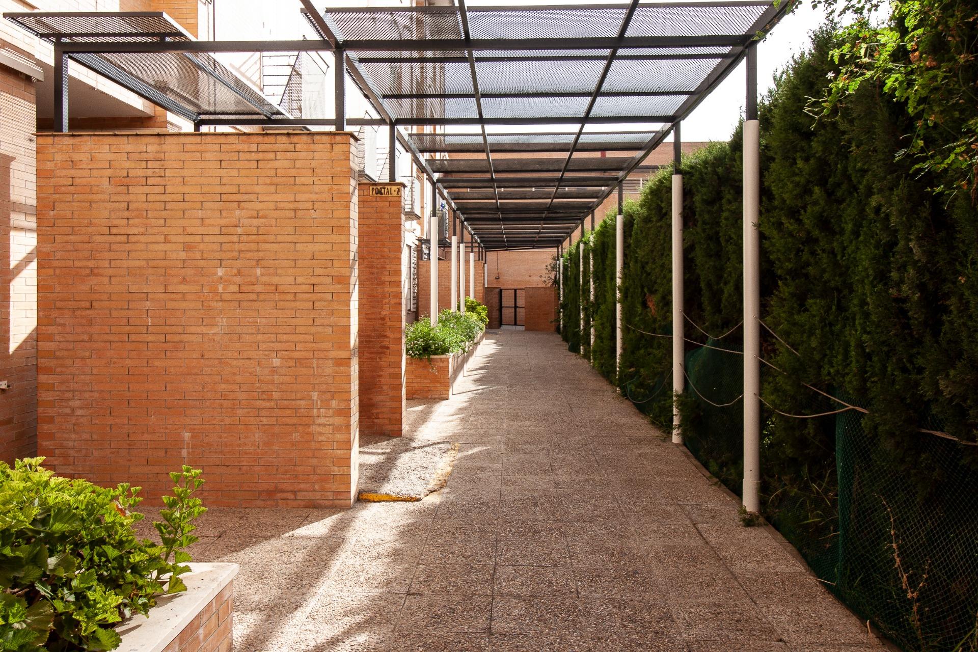 Exclusivo piso reformado con piscina y garaje en Sevilla Est - foto 50