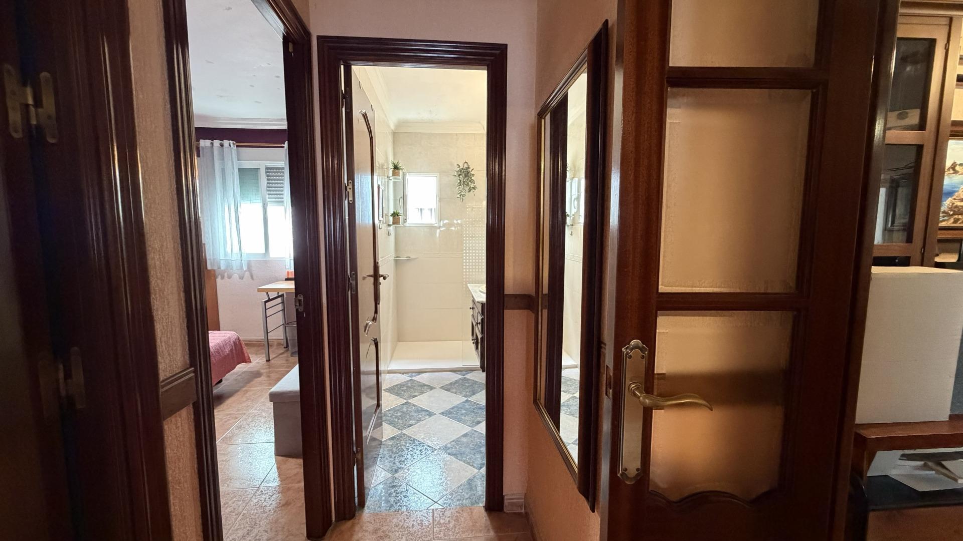 ¡Encantador y luminoso piso en pleno Centro de Huelva! - foto 34