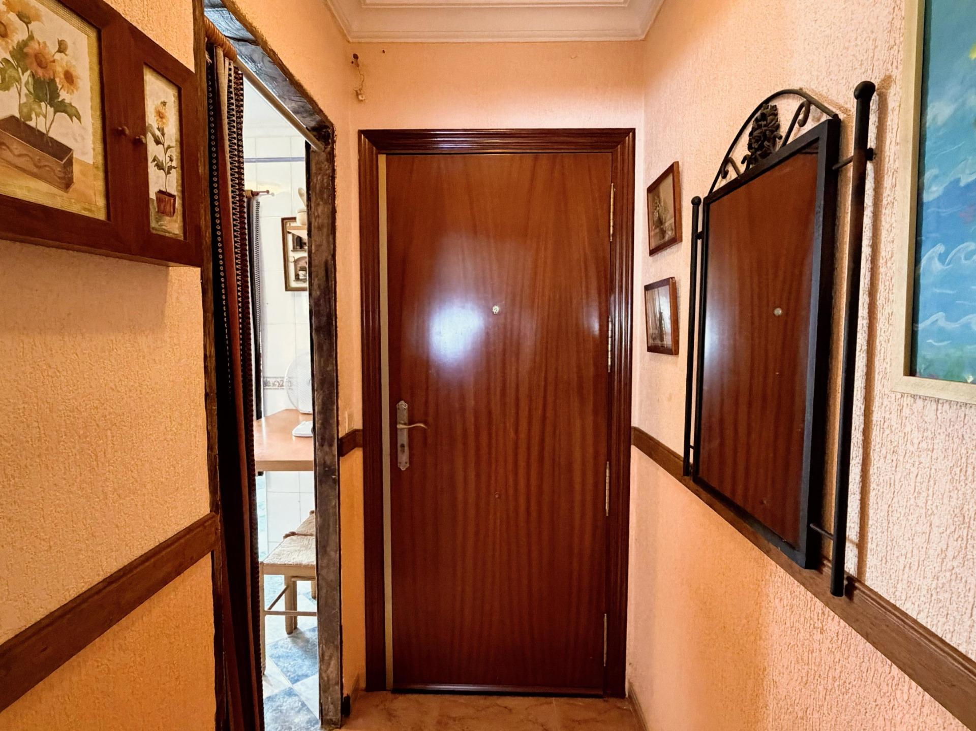 ¡Encantador y luminoso piso en pleno Centro de Huelva! - foto 9