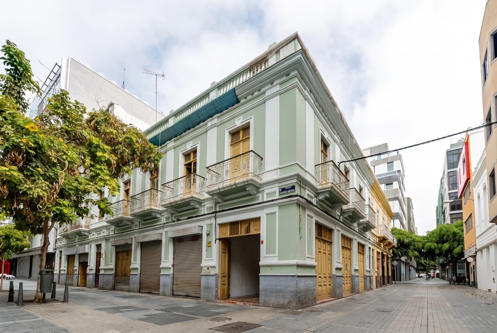 Edificio 8 habitaciones 598m² en venta - Santa Catalina - Ca
