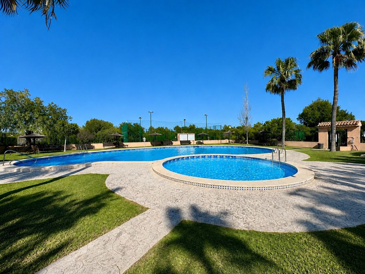 Chalet Quad con Vistas a las Lagunas Saladas y Piscina Comun - foto 3