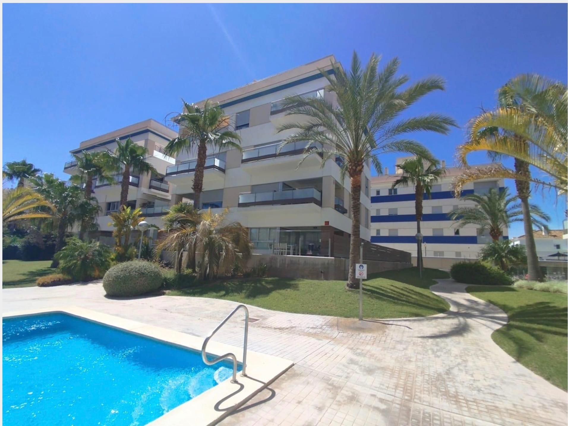 Moderno apartamento con amplia terraza, vistas a la piscina  - foto 2