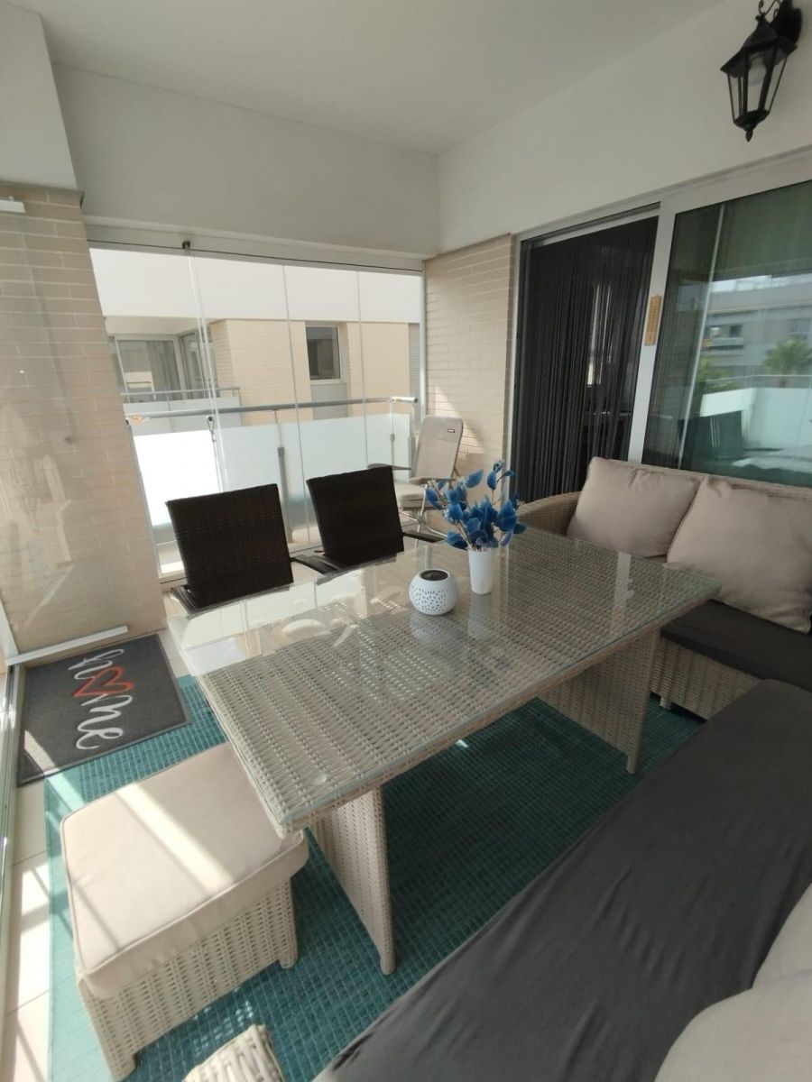 Moderno apartamento con amplia terraza, vistas a la piscina  - foto 15