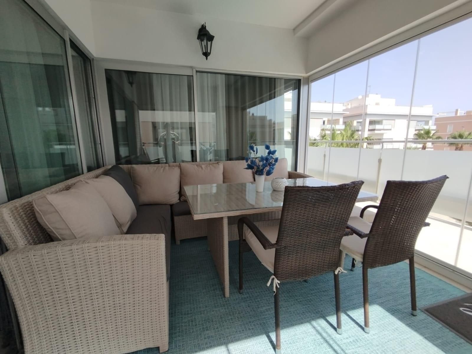 Moderno apartamento con amplia terraza, vistas a la piscina  - foto 16