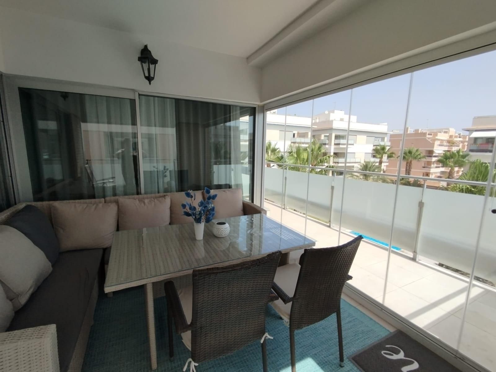Moderno apartamento con amplia terraza, vistas a la piscina  - foto 19