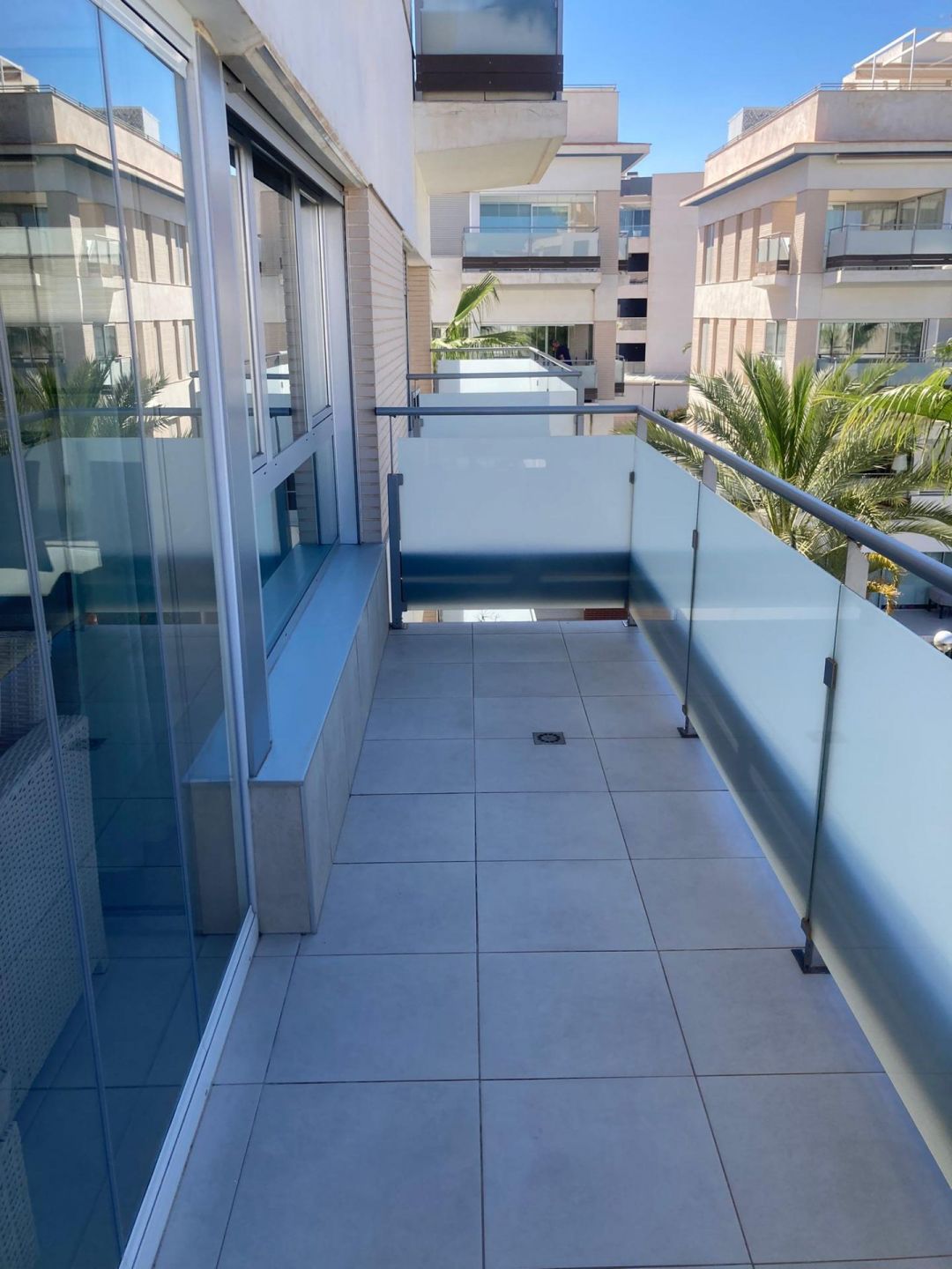 Moderno apartamento con amplia terraza, vistas a la piscina  - foto 27