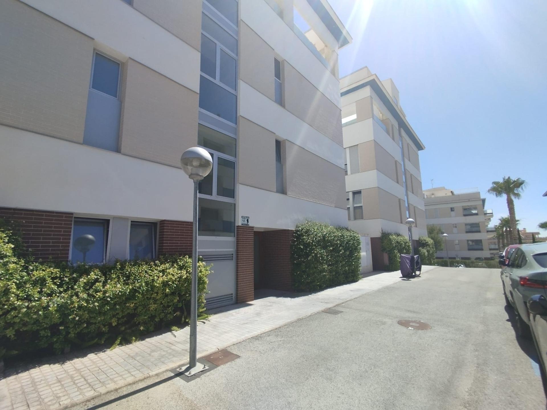 Moderno apartamento con amplia terraza, vistas a la piscina  - foto 4