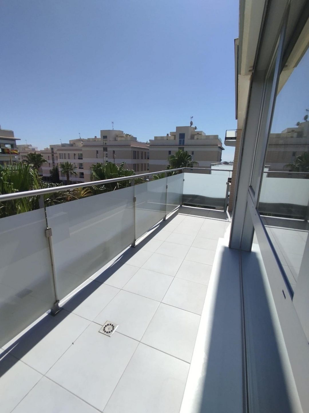 Moderno apartamento con amplia terraza, vistas a la piscina  - foto 31