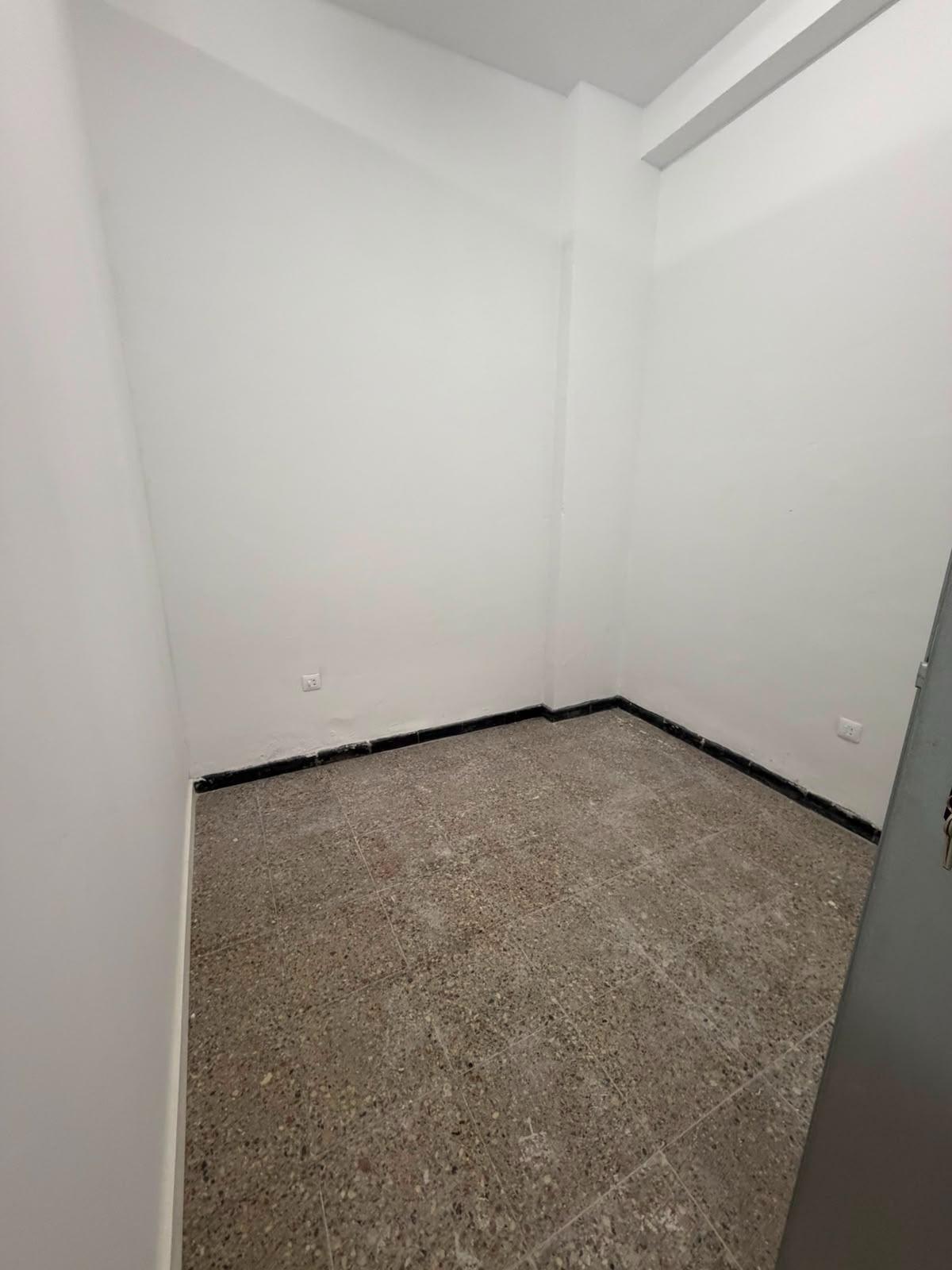 TRASTEROS EN ALQUILER – ZONA RESIDENCIAL - foto 4