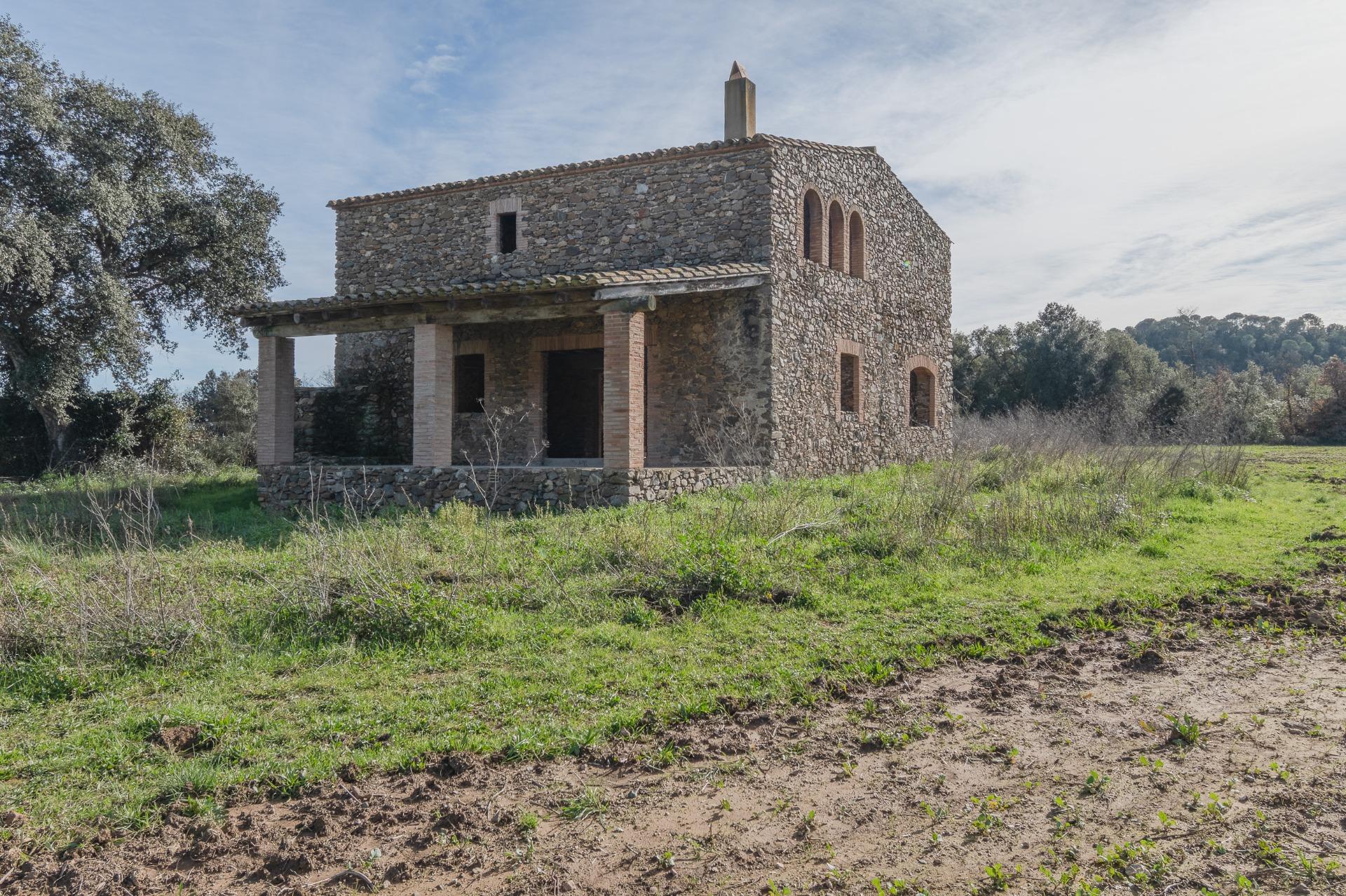 Masía en el Empordà: Un Proyecto Arquitectónico con Visión e - foto 3