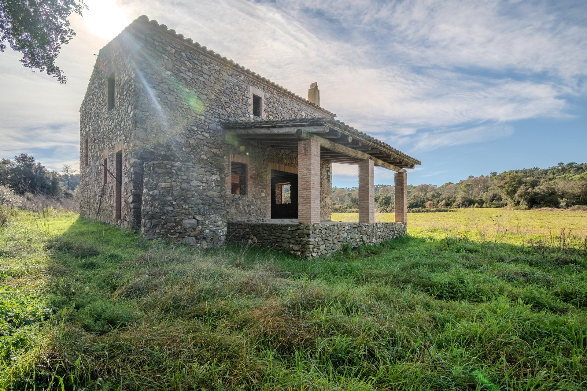 Masía en el Empordà: Un Proyecto Arquitectónico con Visión e - foto 5