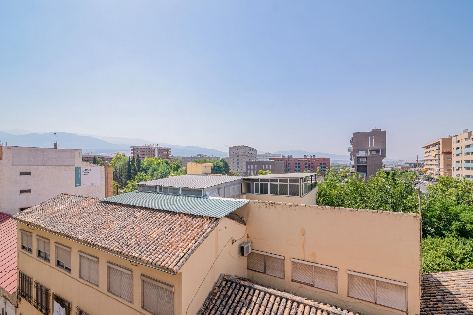 OPORTUNIDAD EN VENTA DE PISO DE 4 DORMITORIOS TOTALMENTE EXT - foto 2