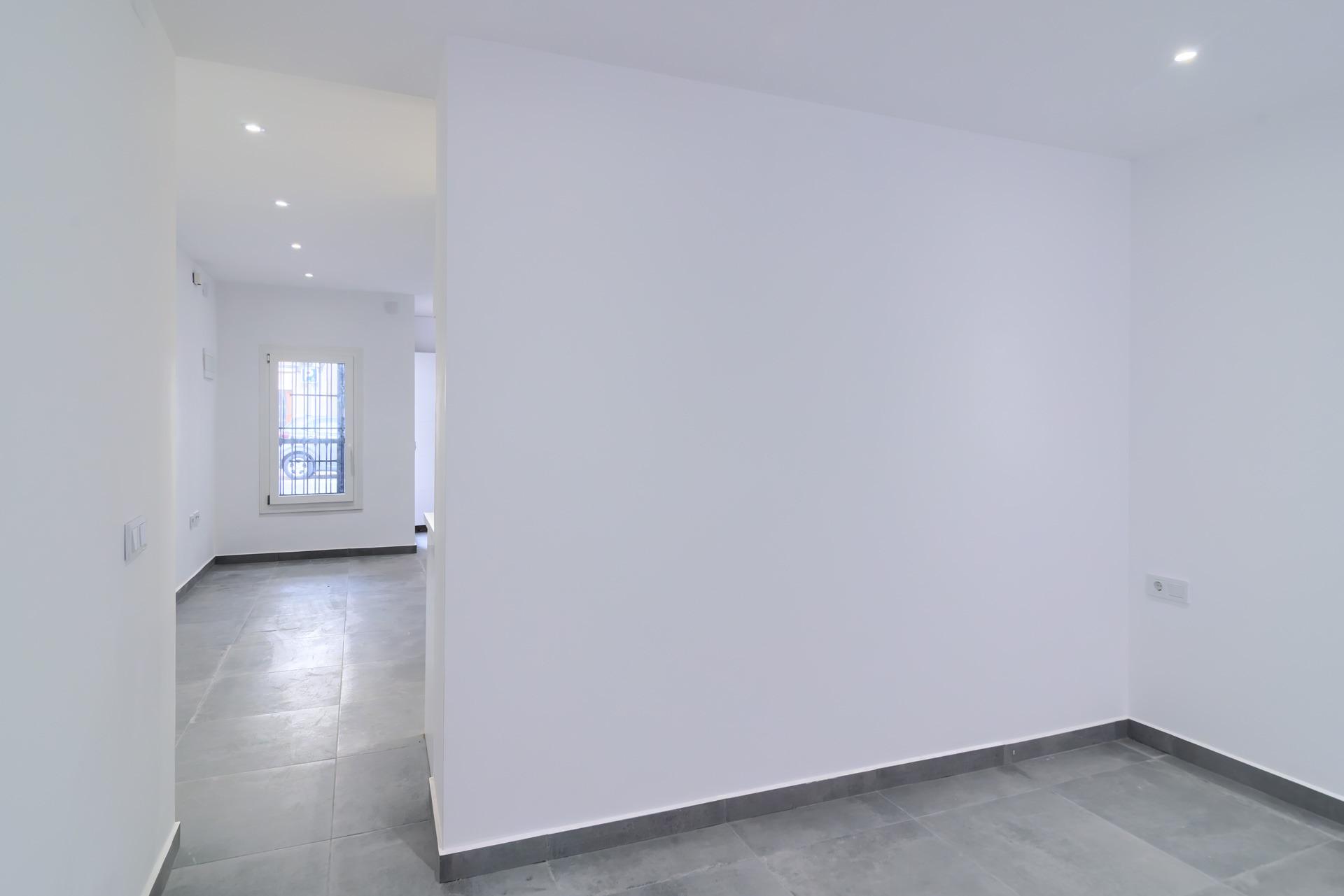 Tu nuevo hogar en El Cabanyal: reforma integral, patio y ubi - foto 13
