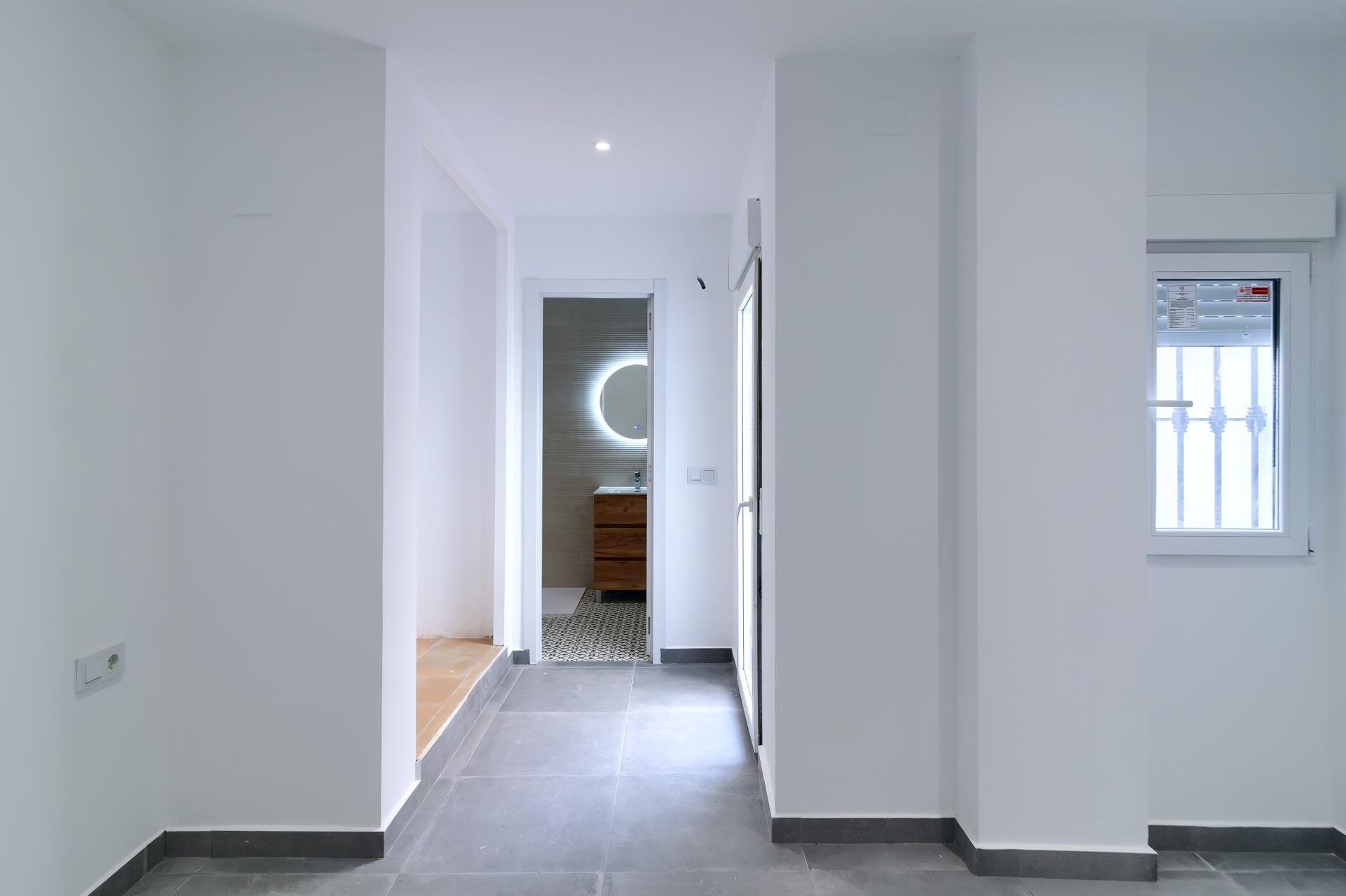 Tu nuevo hogar en El Cabanyal: reforma integral, patio y ubi - foto 14